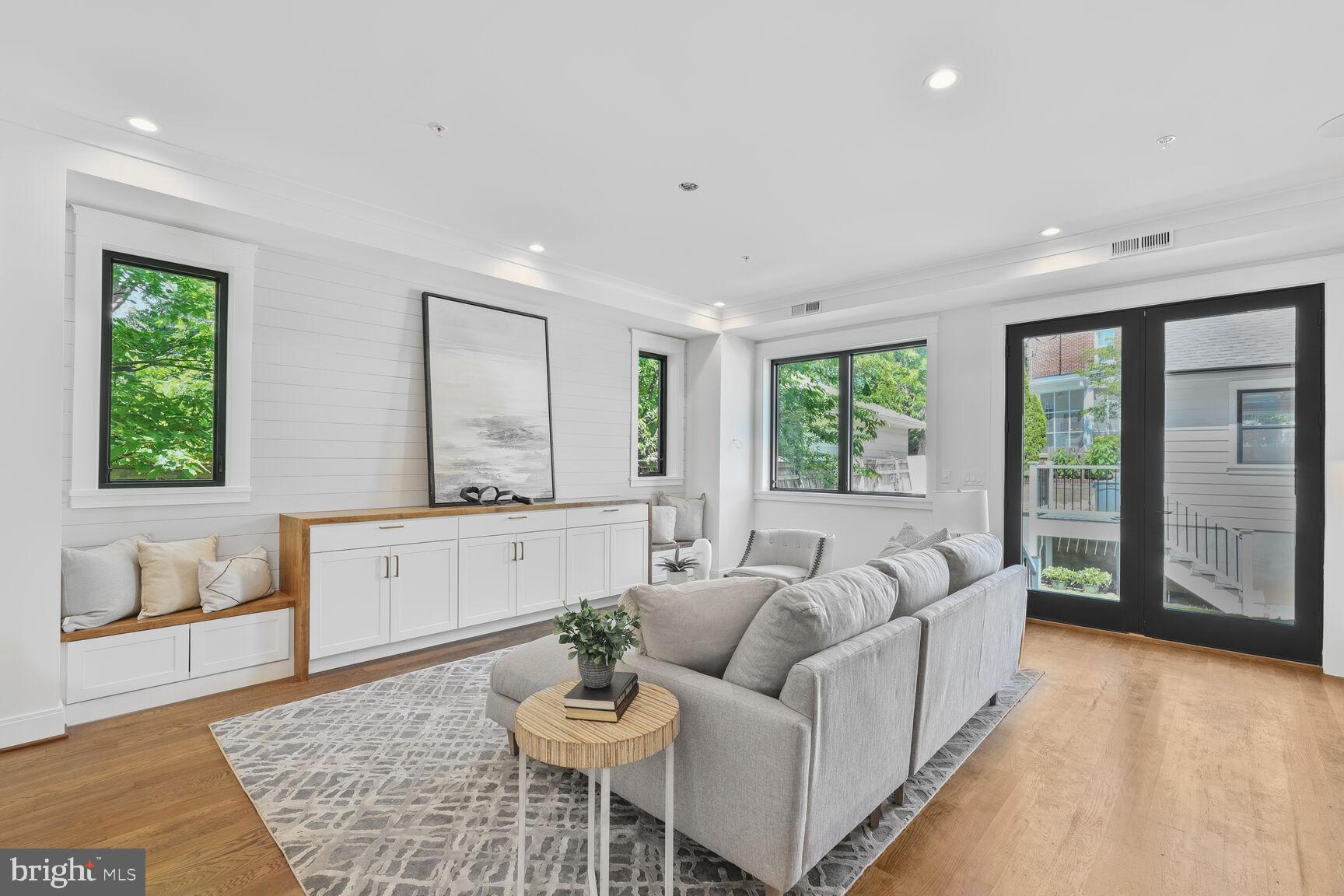 CHEVY CHASE - Residential