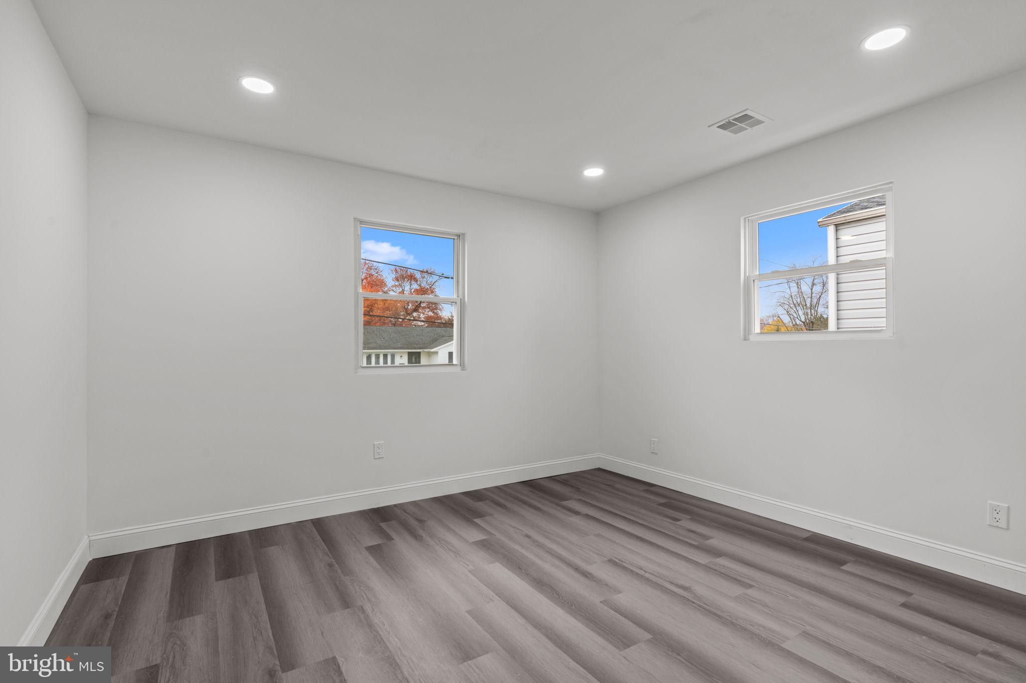 ROSLYN - Residential