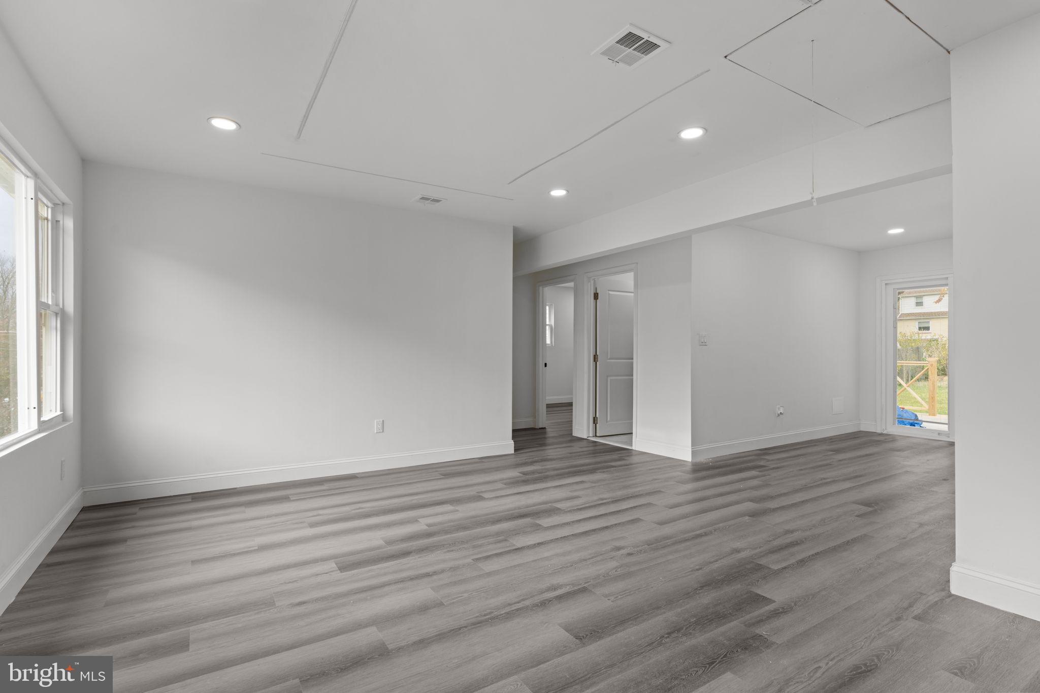 ROSLYN - Residential