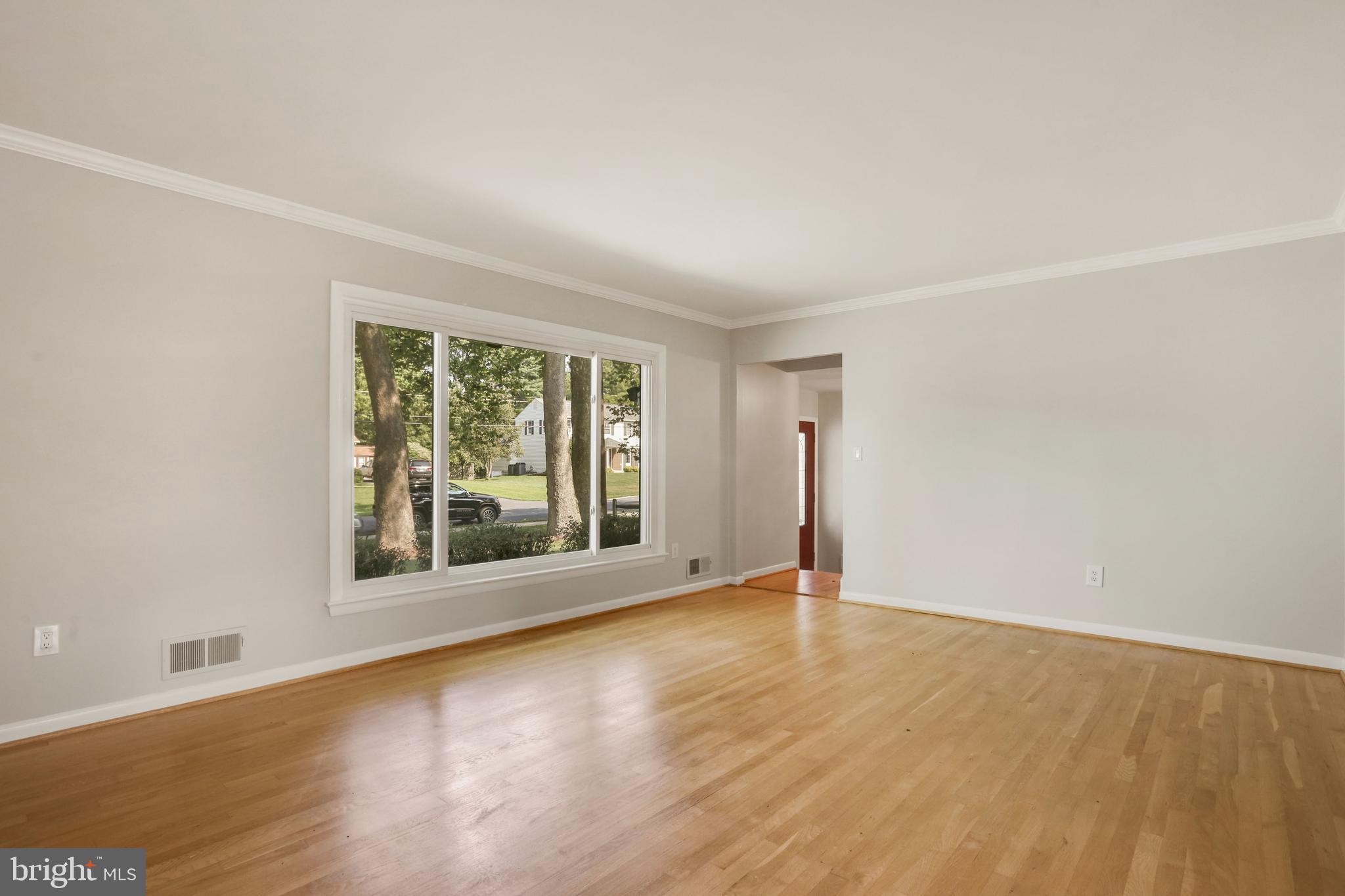 MANOR LAKE - Residential