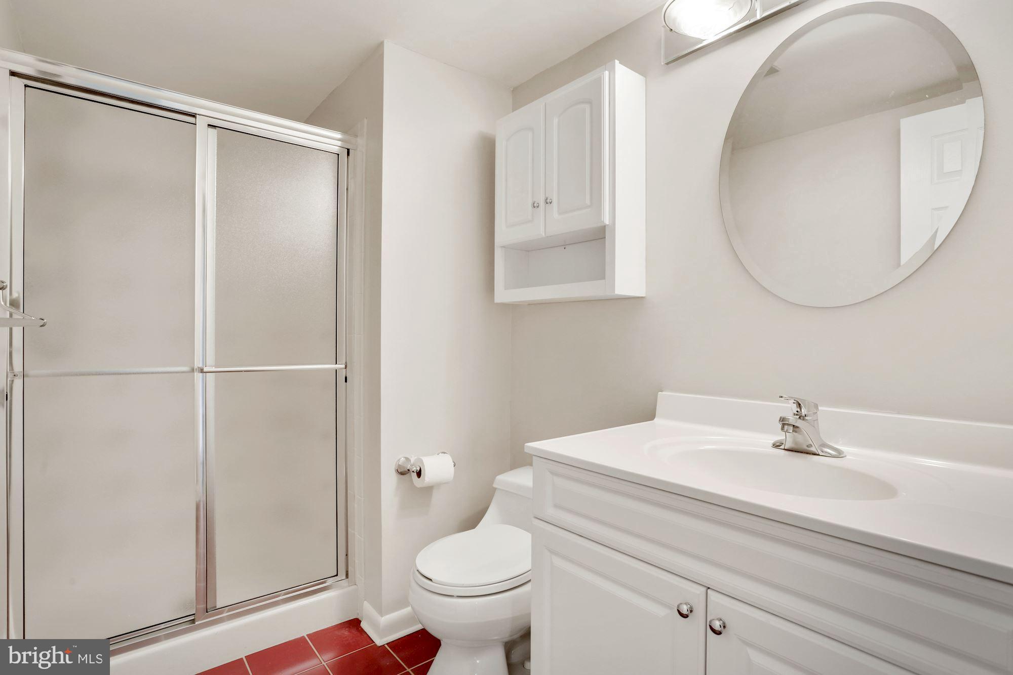 MANOR LAKE - Residential