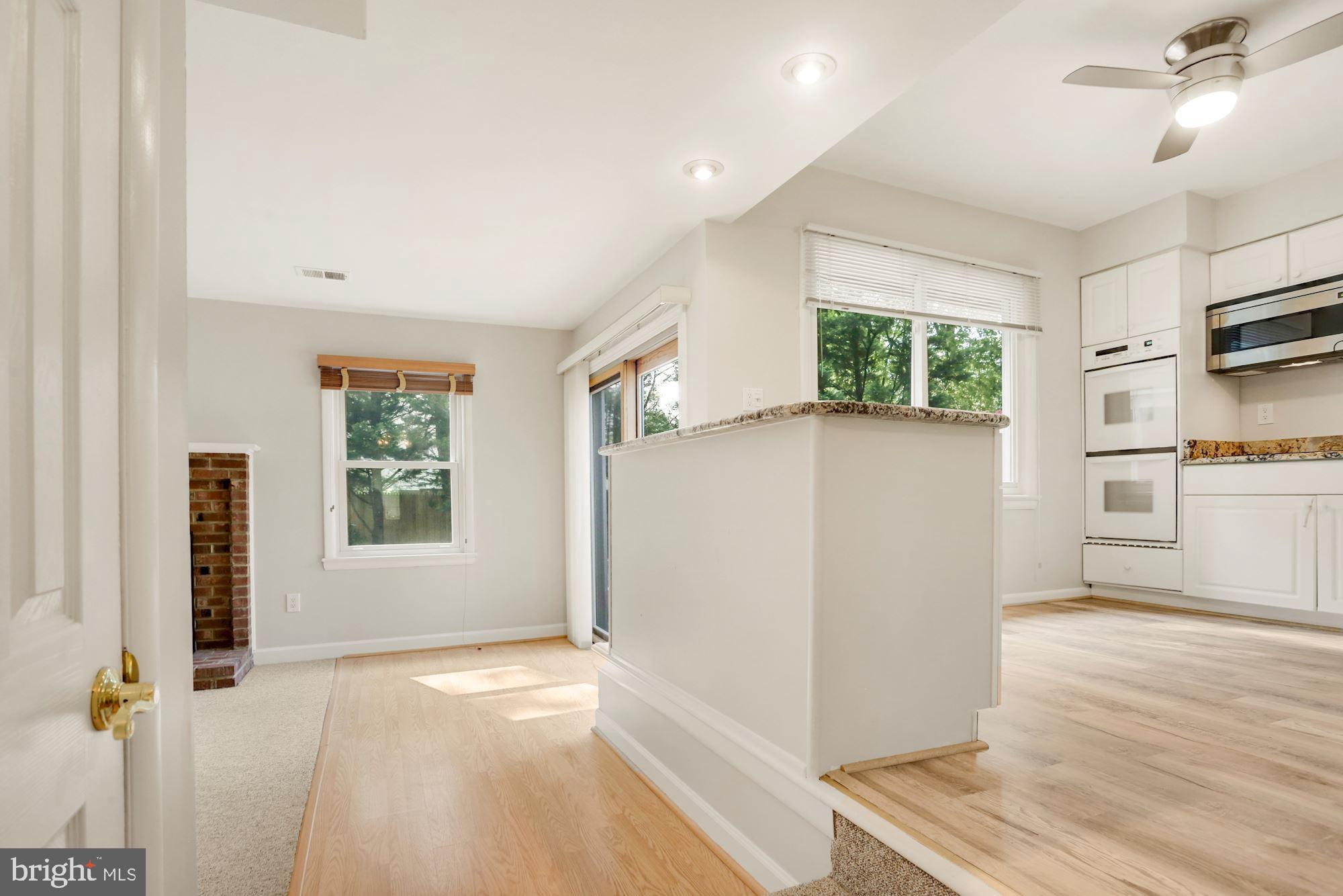 MANOR LAKE - Residential