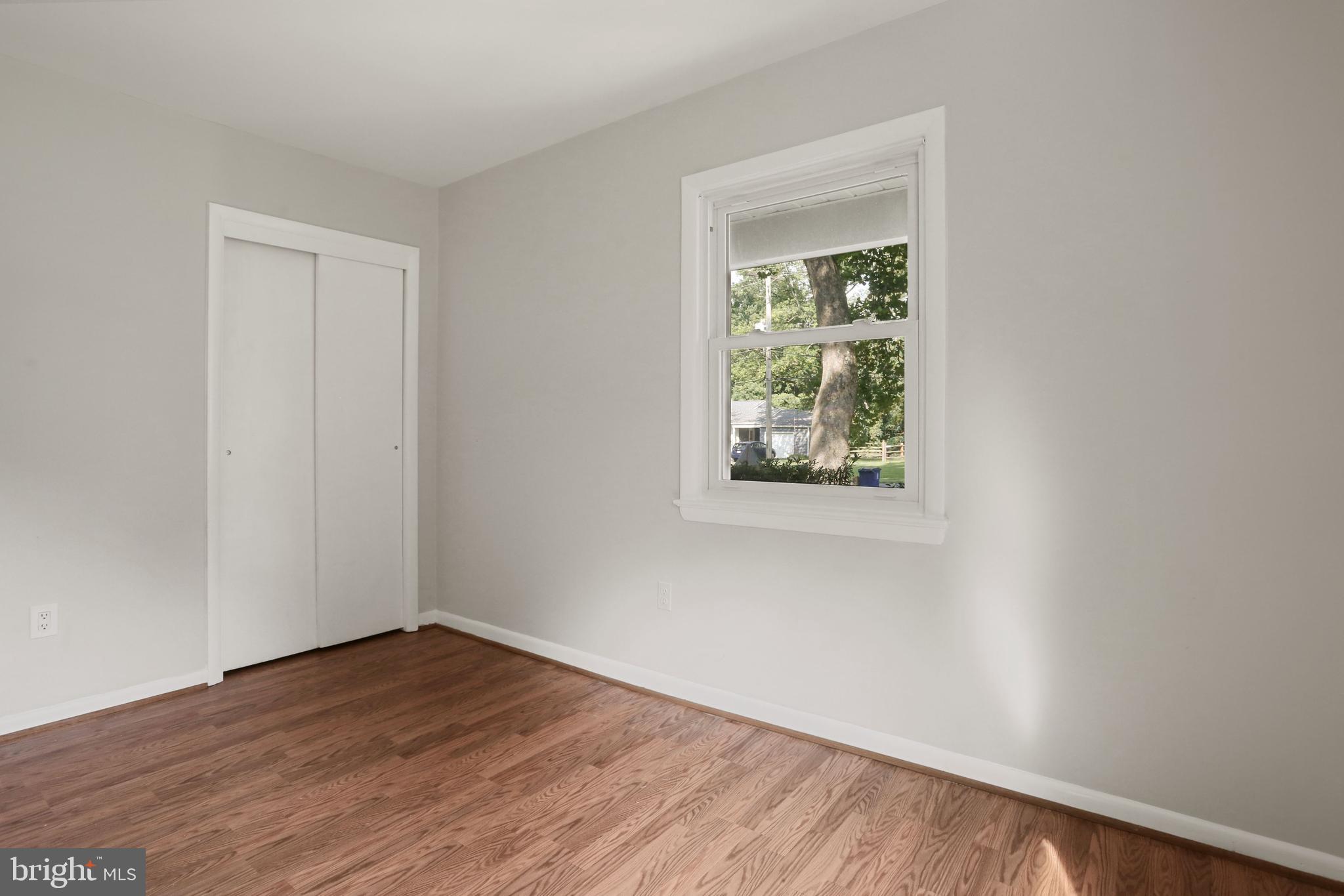 MANOR LAKE - Residential