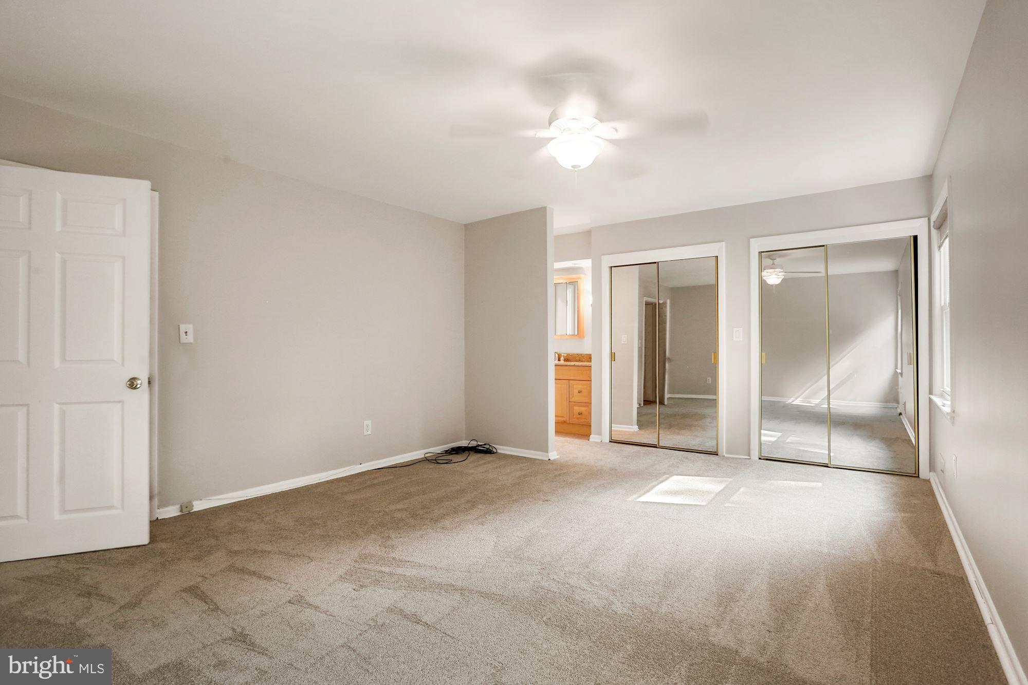 MANOR LAKE - Residential