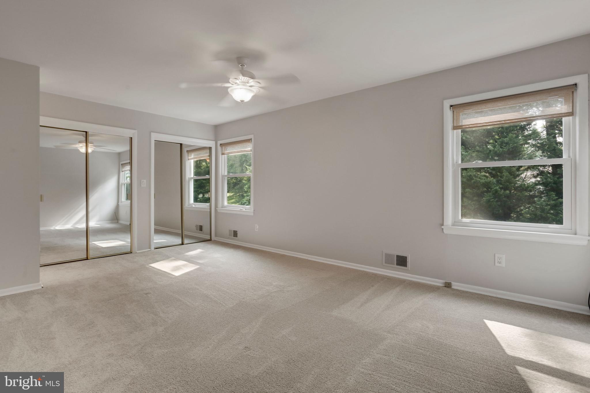 MANOR LAKE - Residential