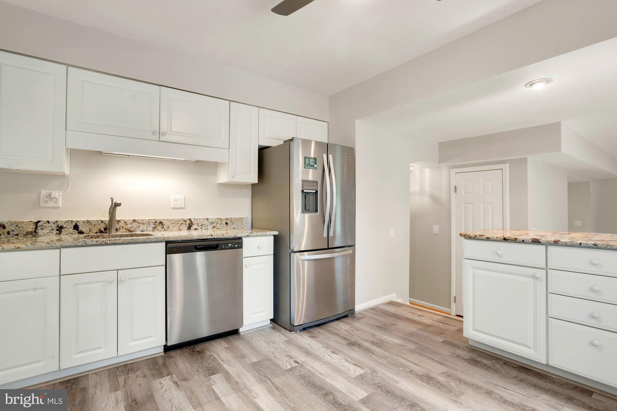 MANOR LAKE - Residential