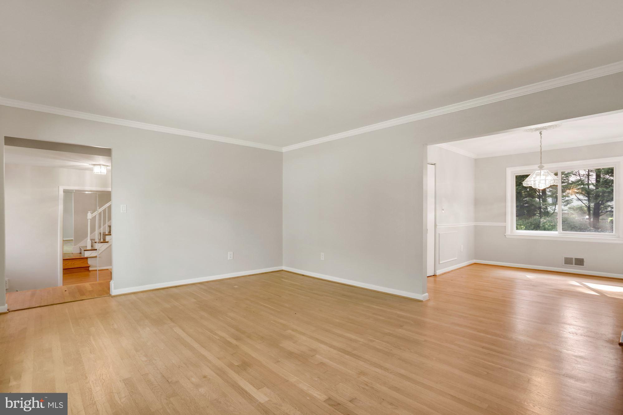 MANOR LAKE - Residential