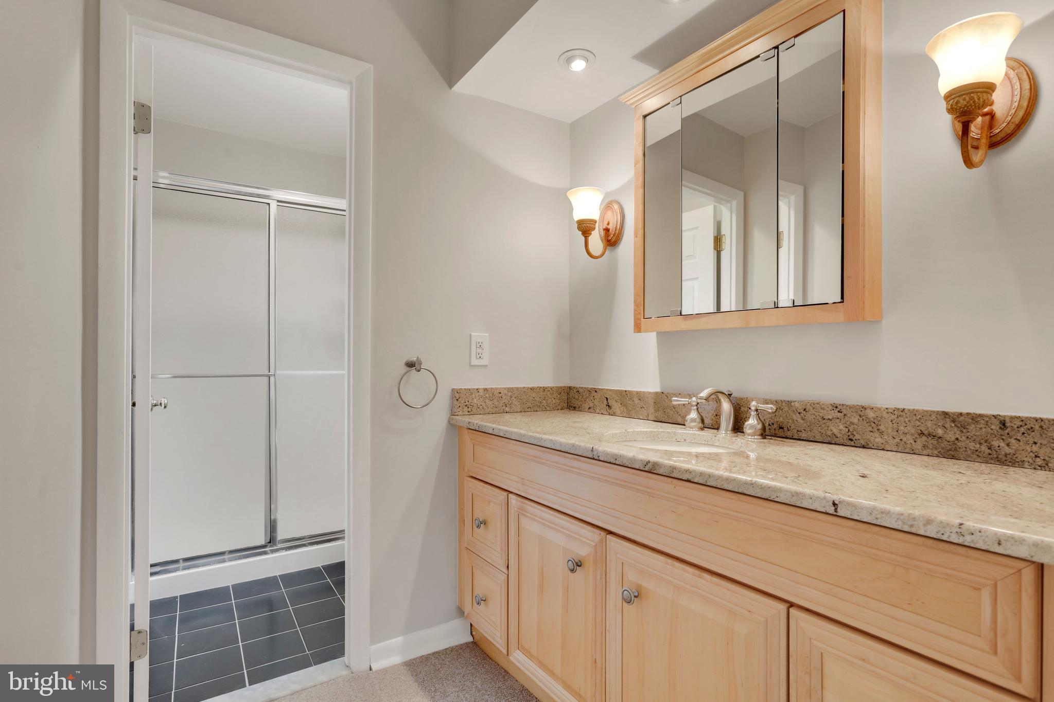 MANOR LAKE - Residential