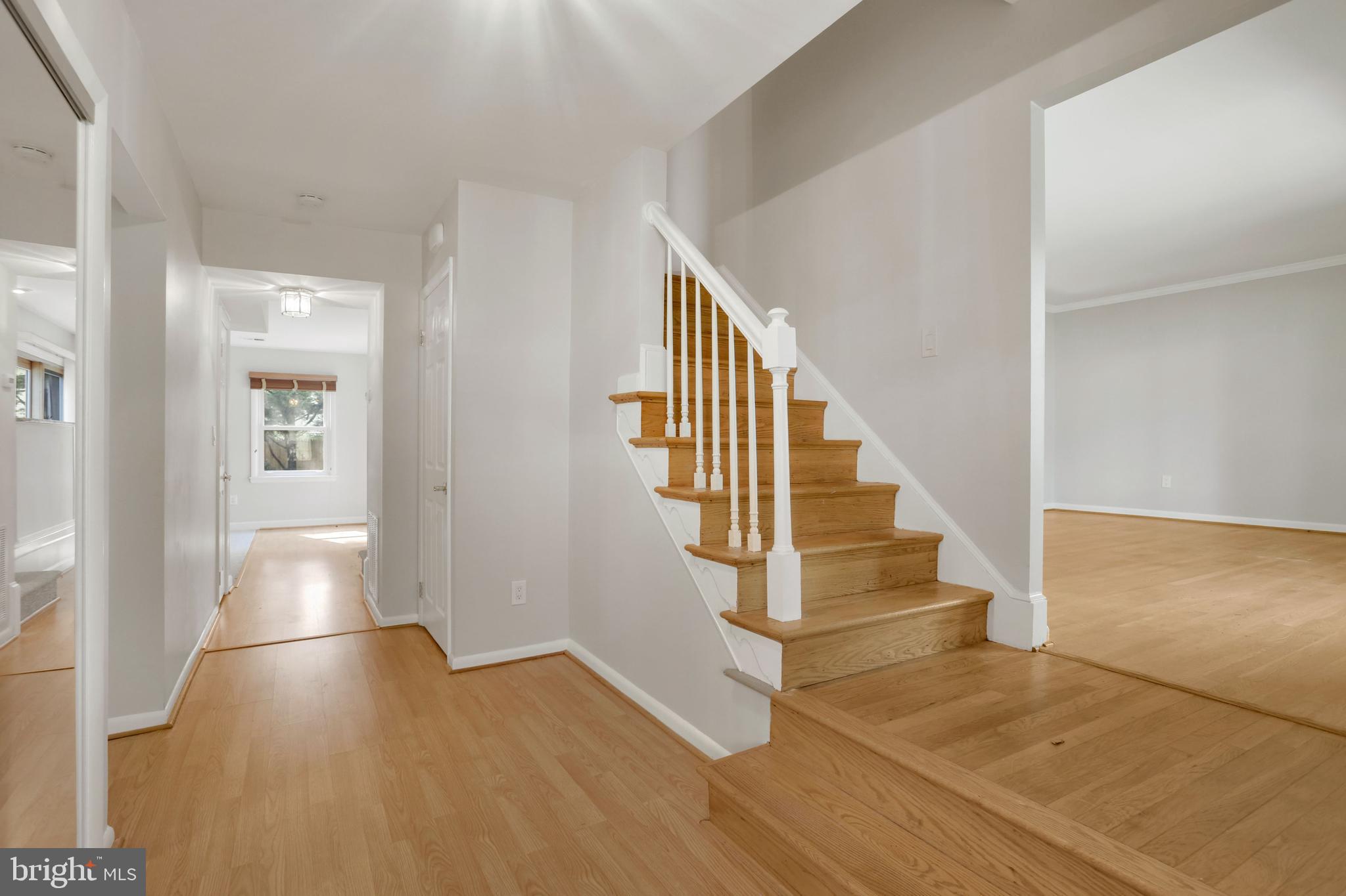 MANOR LAKE - Residential