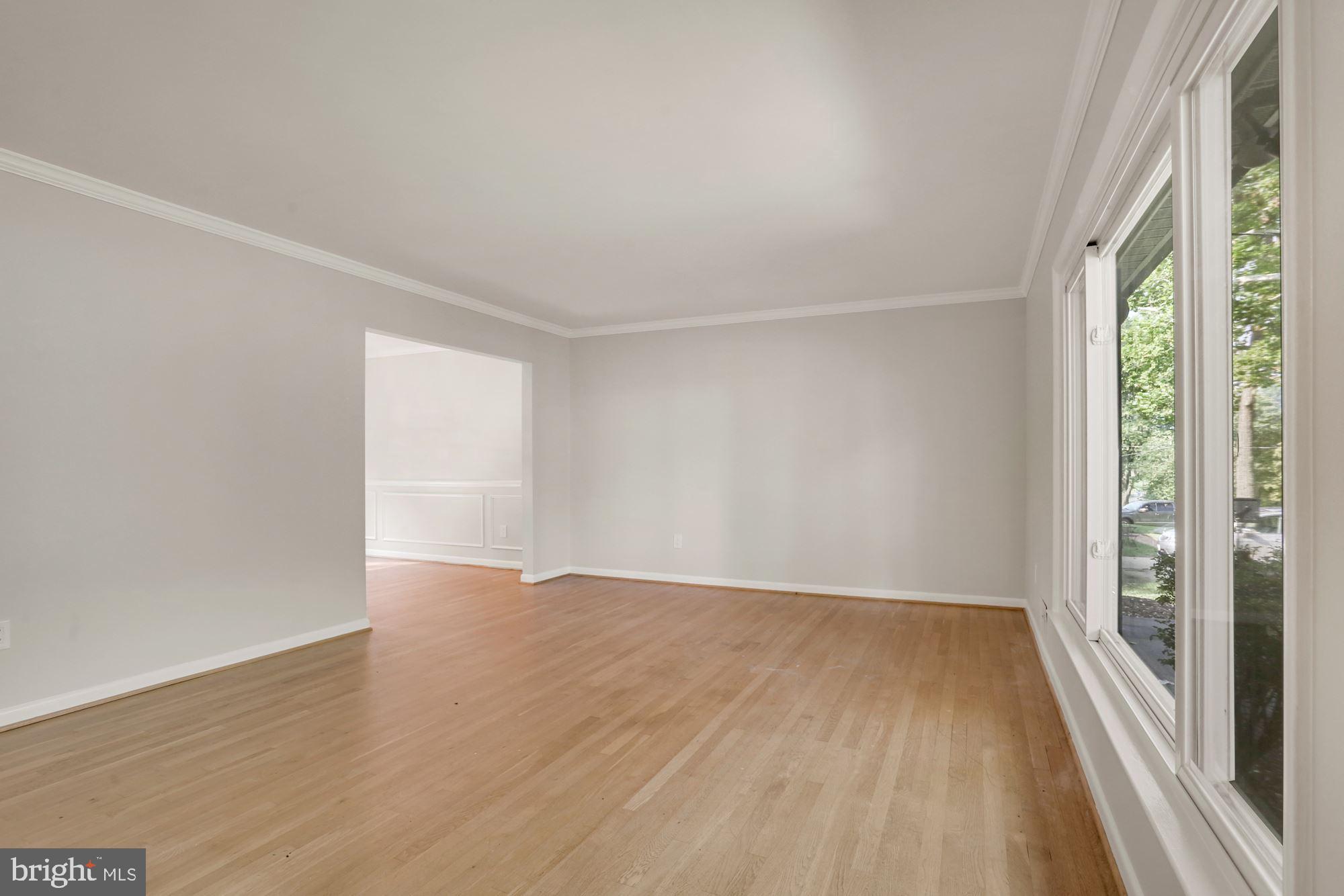 MANOR LAKE - Residential