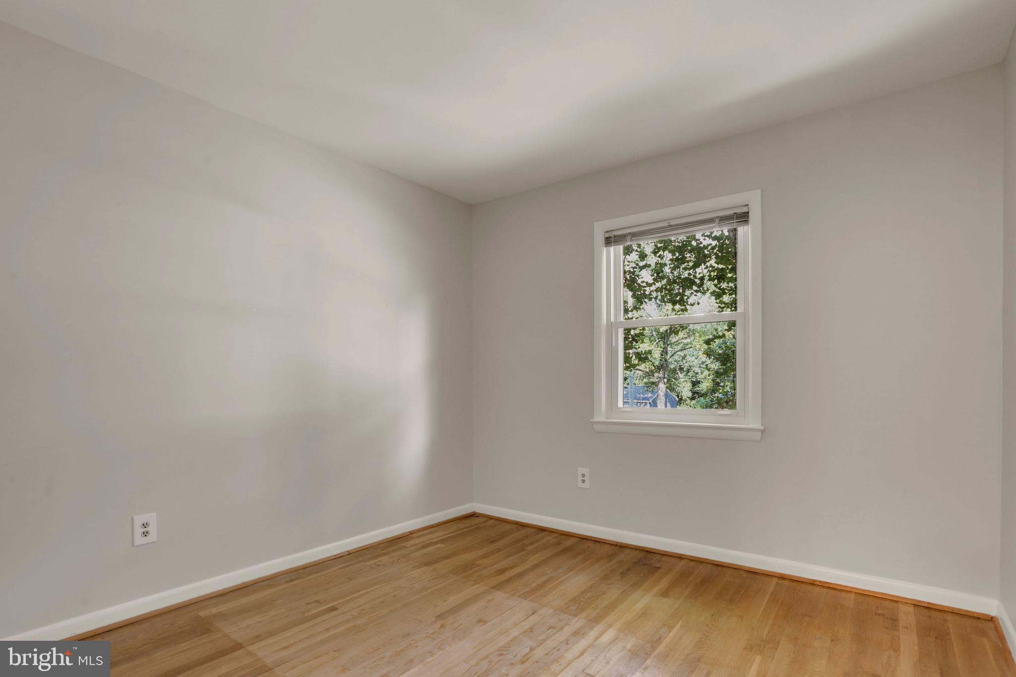 MANOR LAKE - Residential