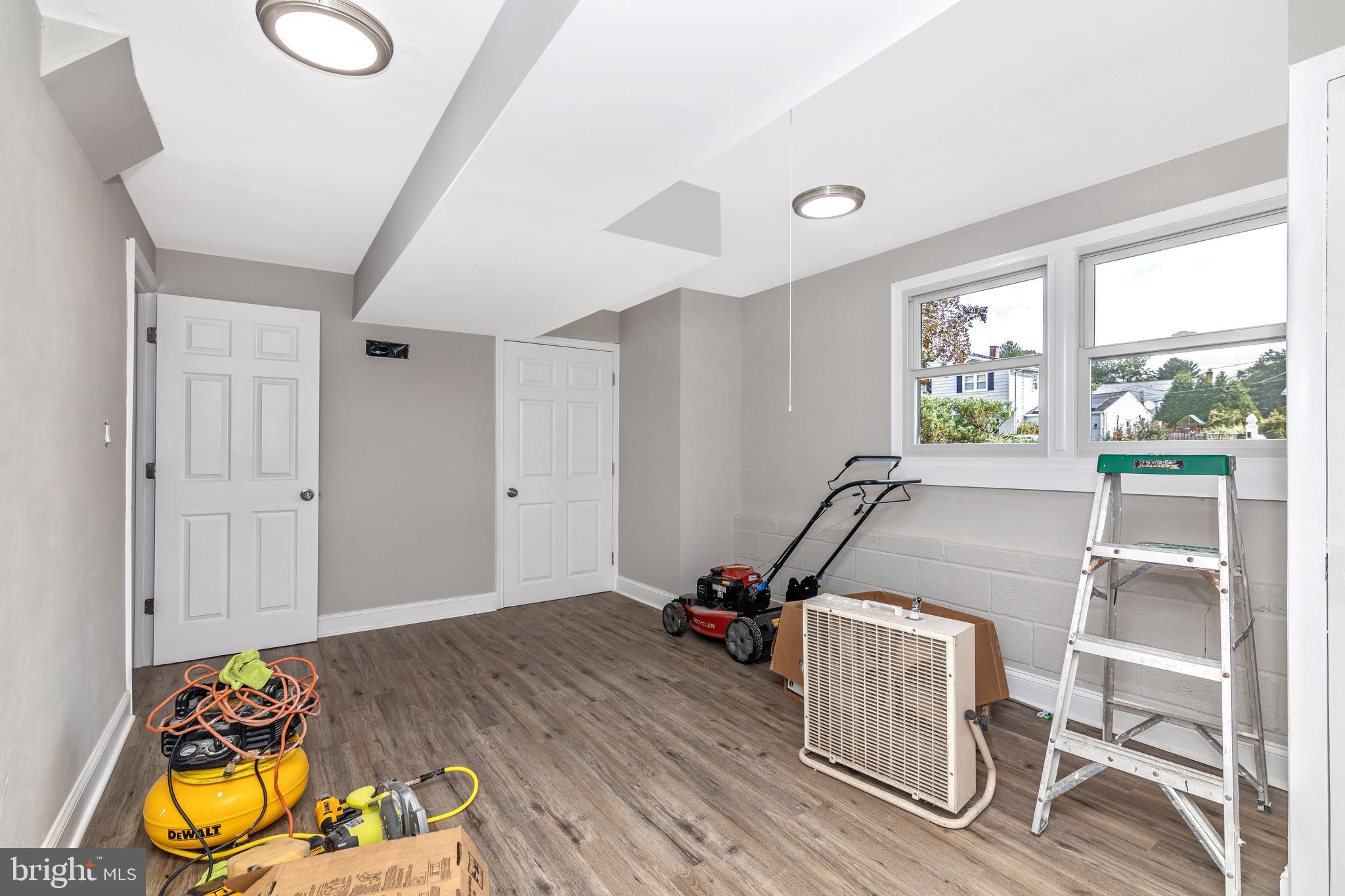 LONGFORD - Residential