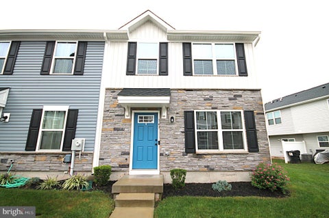 Townhouse For Sale - 147 Nelson Lane<br/> POTTSTOWN, PA 19464