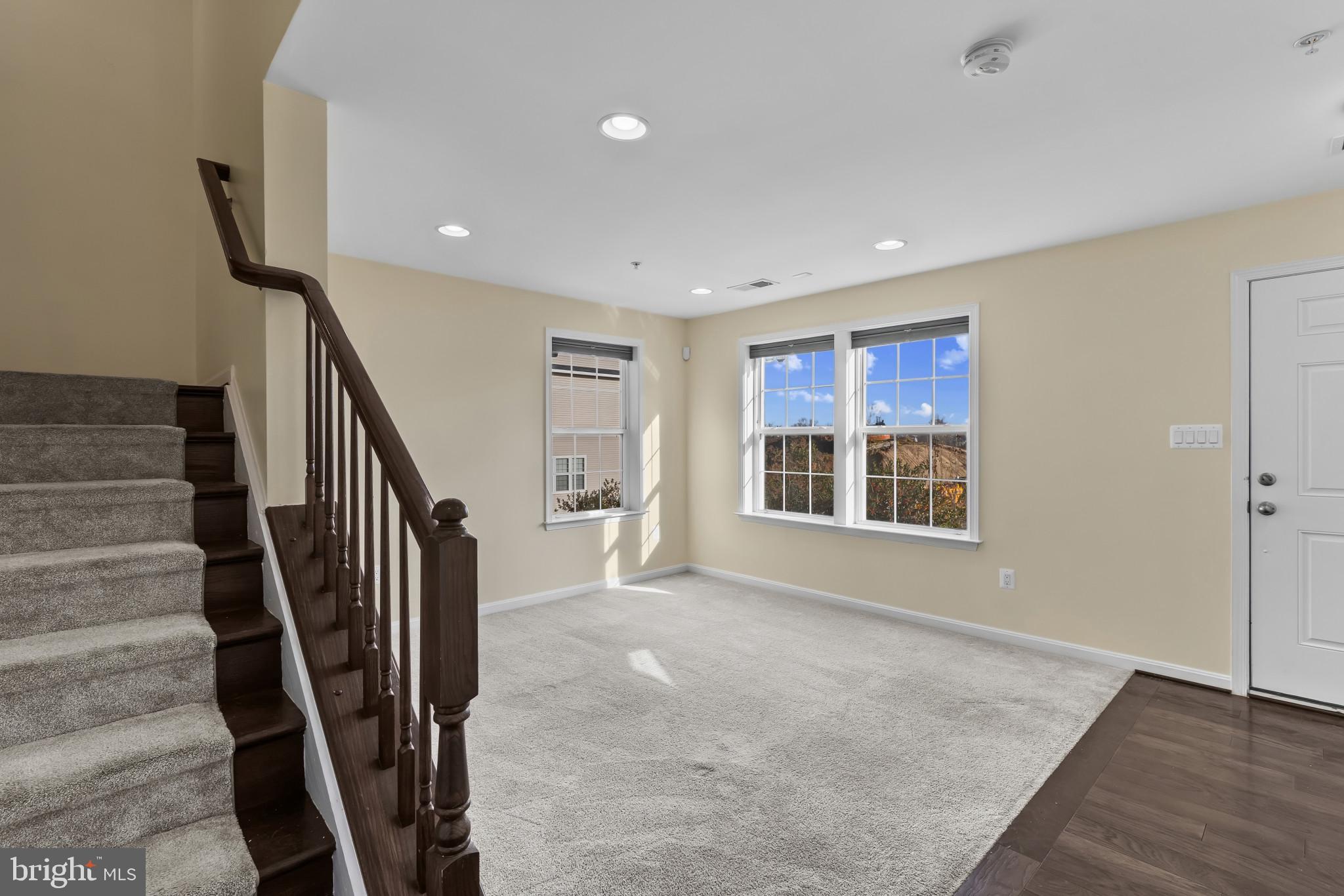 ELKRIDGE CROSSING - Residential