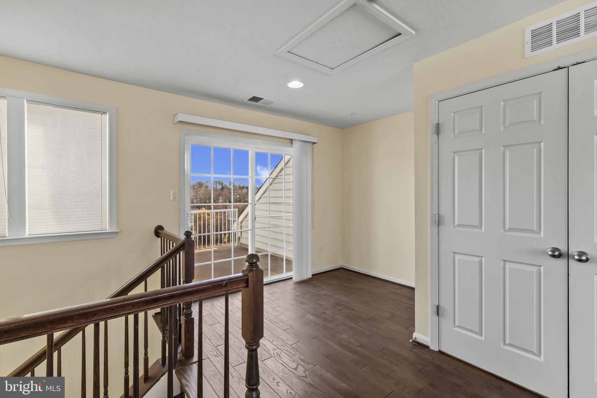 ELKRIDGE CROSSING - Residential