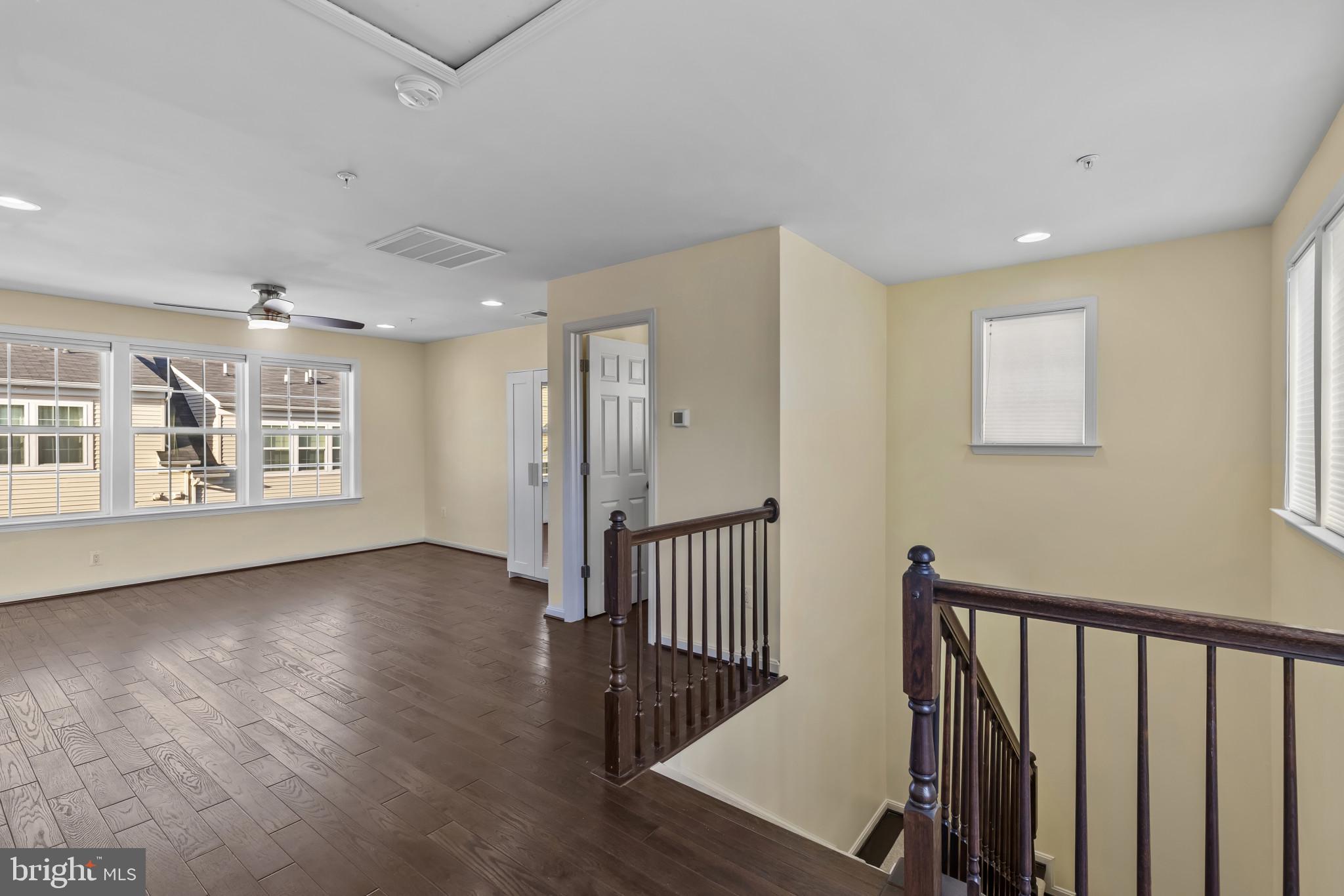 ELKRIDGE CROSSING - Residential