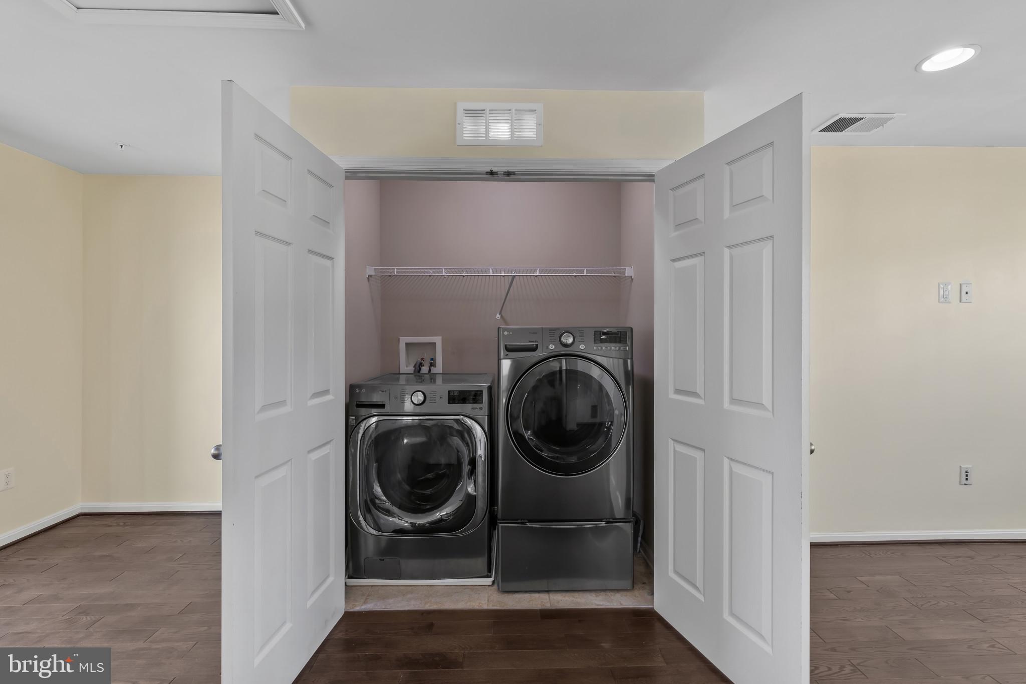 ELKRIDGE CROSSING - Residential