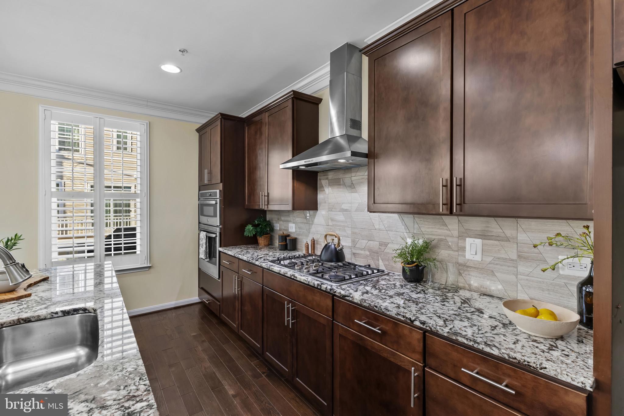 ELKRIDGE CROSSING - Residential