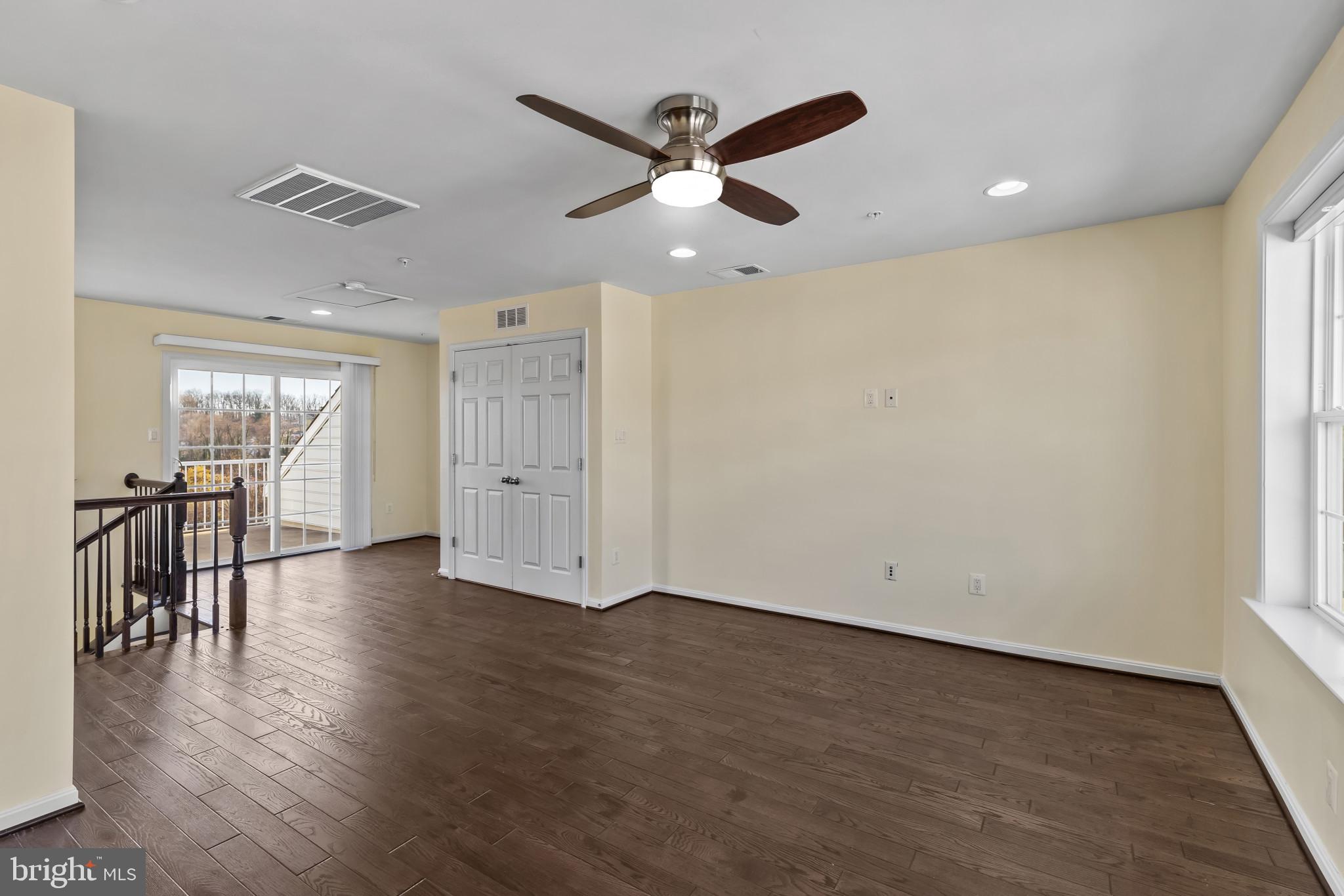 ELKRIDGE CROSSING - Residential