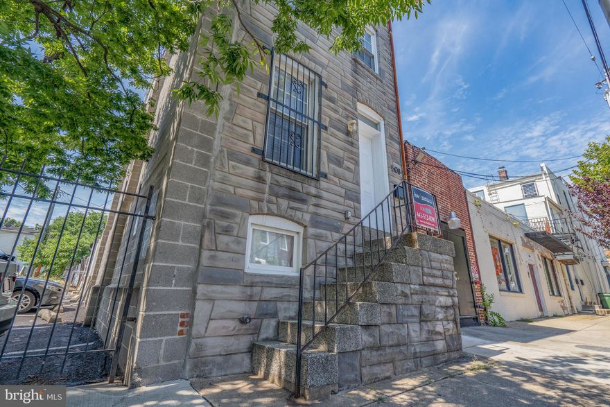 Beautifully Updated home in Historic Pigtown. A rare Stand Alone light filled townhouse with NO immediate neighbors on either side. 3 beds 2 baths with an incredible rooftop deck. Hardwoods throughout.  Credit Check and Rental history required. Available December 1st, 2025.  Walking distance to UMAB, Maryland Medical Center, Camden Yards, Inner Harbor, Light Rail / Marc Train, and M&T Bank Stadium.  Easy access to 95.