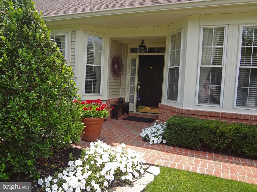 ACTIVE ADULT 55+ GORGEOUS ONE LEVEL TURNBERRY VILLA W/ MANY UPGRADES, NEW ROOF, 3 SEASON SUN ROOM, FENCED IN BACK YARD, HARDWOODS, STAINLESS STEEL APPLIANCES, GRANITE, DETAIL MOLDING, FAMILY ROOM W/FIREPLACE, SEPARATE DINING ROOM, LIVING ROOM, MASTER BEDROOM, 2 BATH, GUEST ROOM/DEN,LAUNDRY ROOM, BRICK FRONT WALKWAY, 1,900 SQ FT OF LIVING AREA PLUS 3 SEASON SUN ROOM, 2 CAR GARAGE