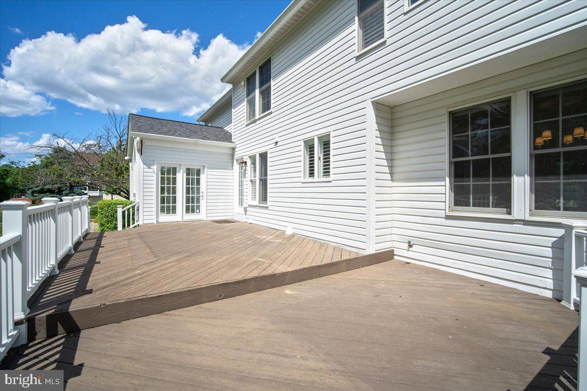LAYTONSVILLE KNOLLS - Residential