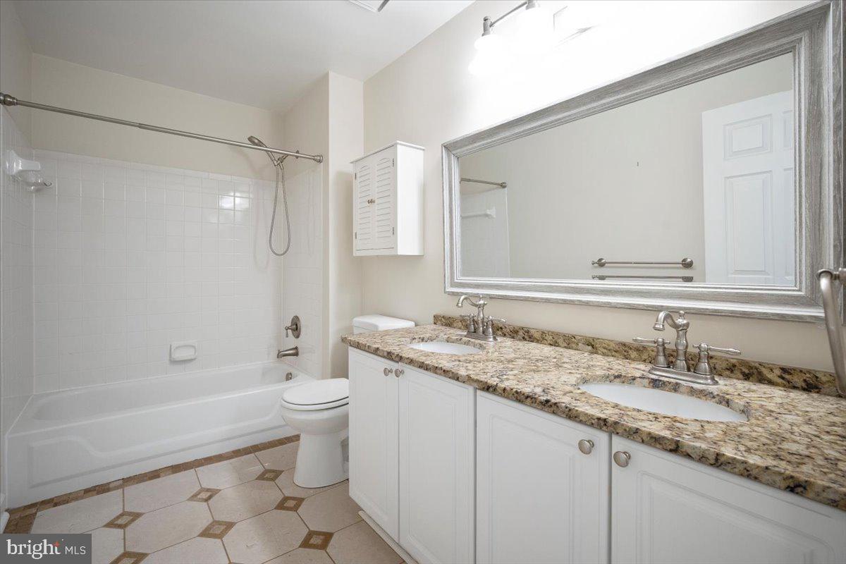 LAYTONSVILLE KNOLLS - Residential
