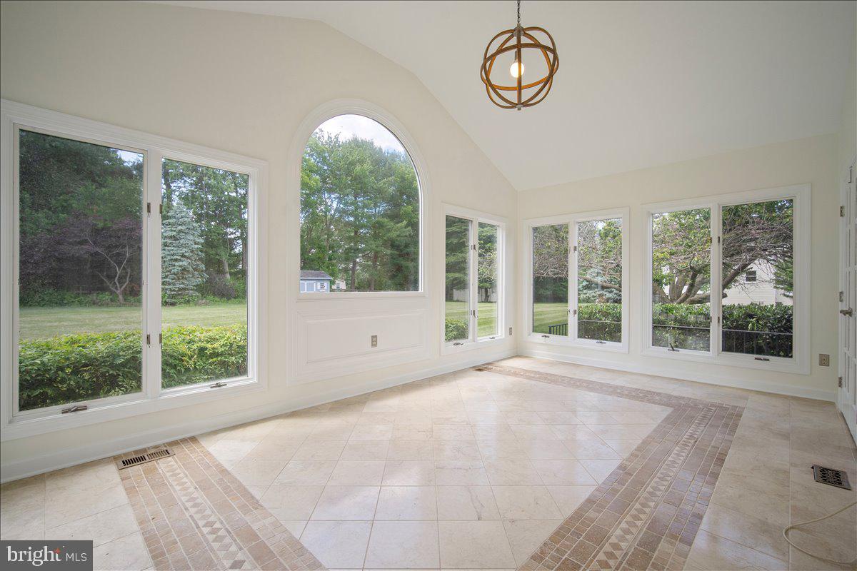 LAYTONSVILLE KNOLLS - Residential