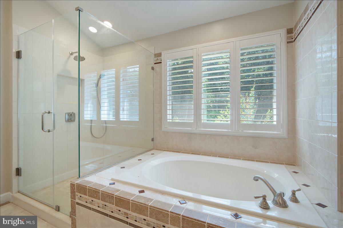 LAYTONSVILLE KNOLLS - Residential