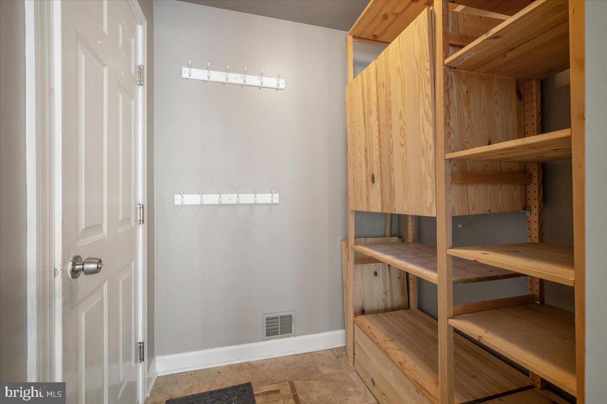 LAYTONSVILLE KNOLLS - Residential