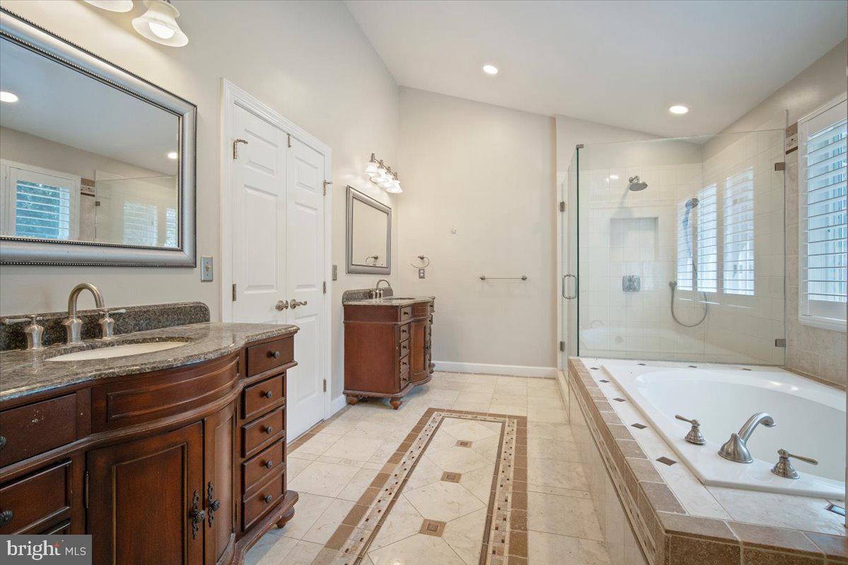 LAYTONSVILLE KNOLLS - Residential