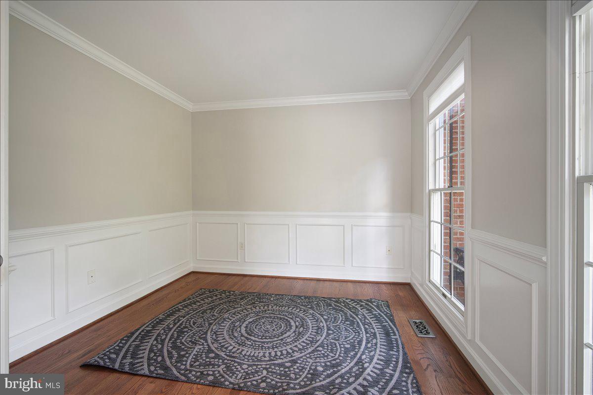 LAYTONSVILLE KNOLLS - Residential