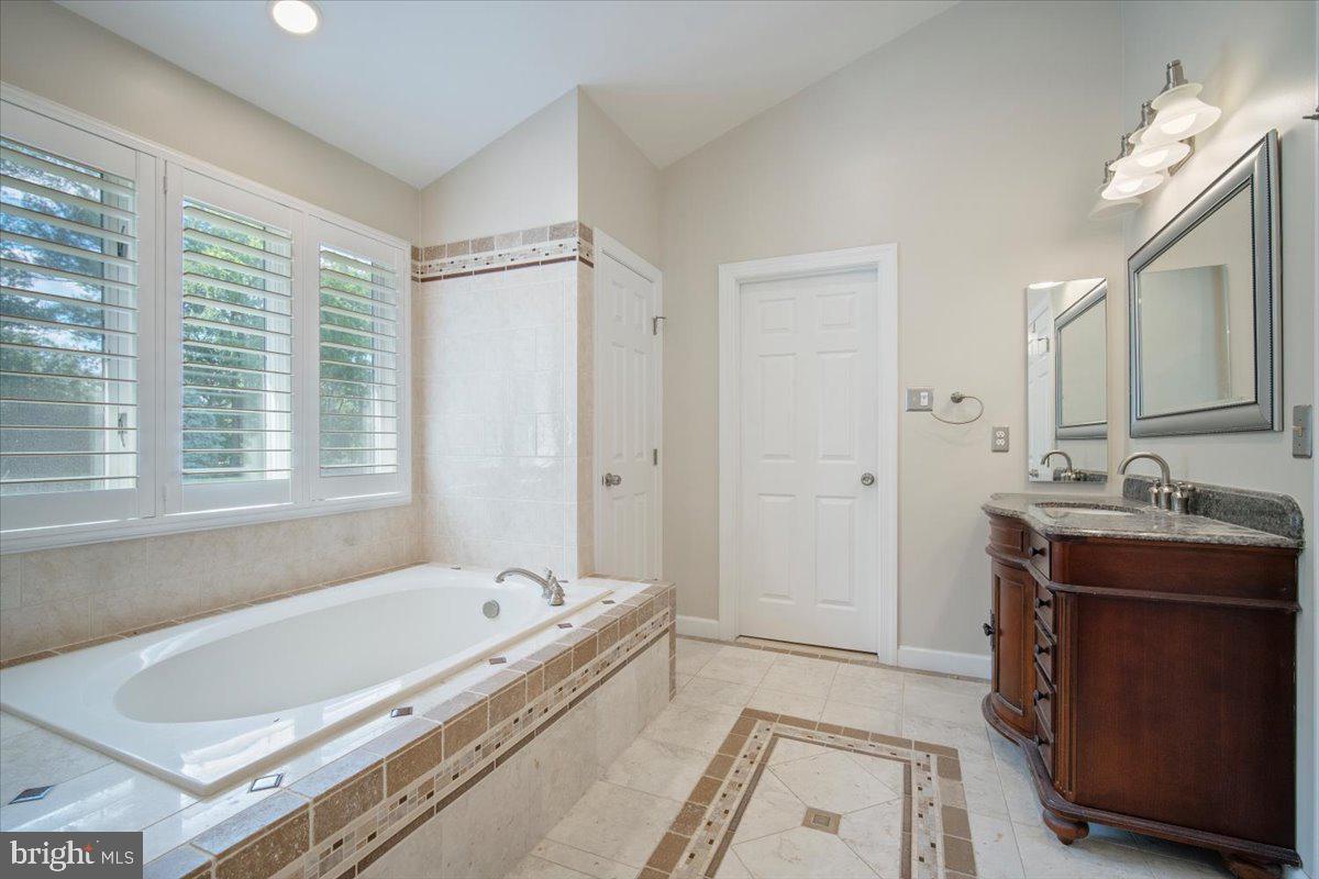 LAYTONSVILLE KNOLLS - Residential