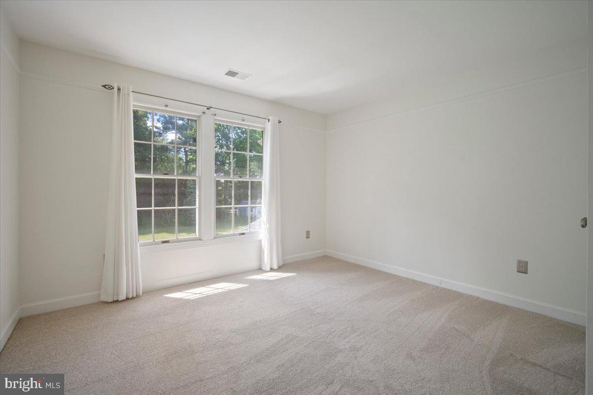 LAYTONSVILLE KNOLLS - Residential