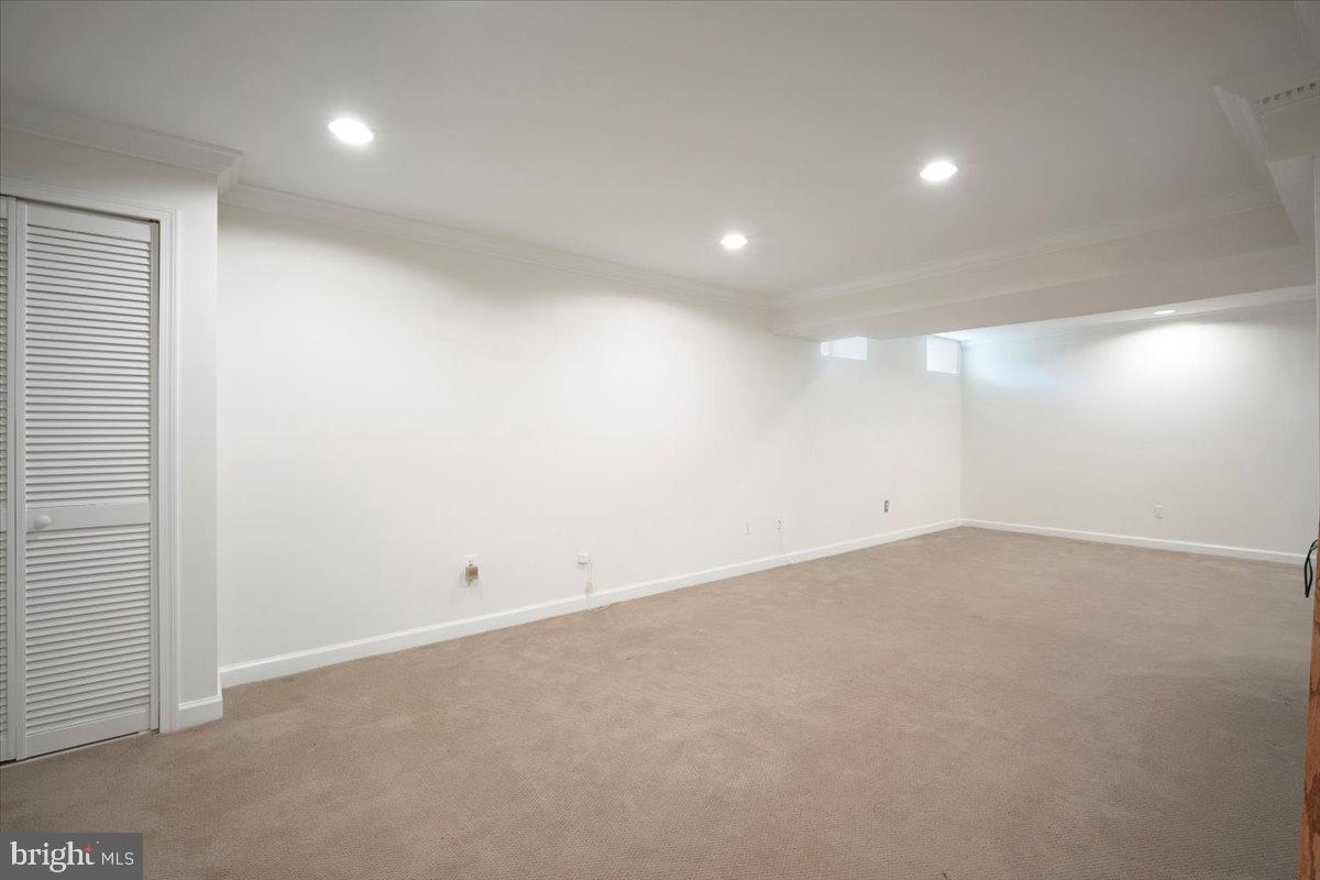 LAYTONSVILLE KNOLLS - Residential