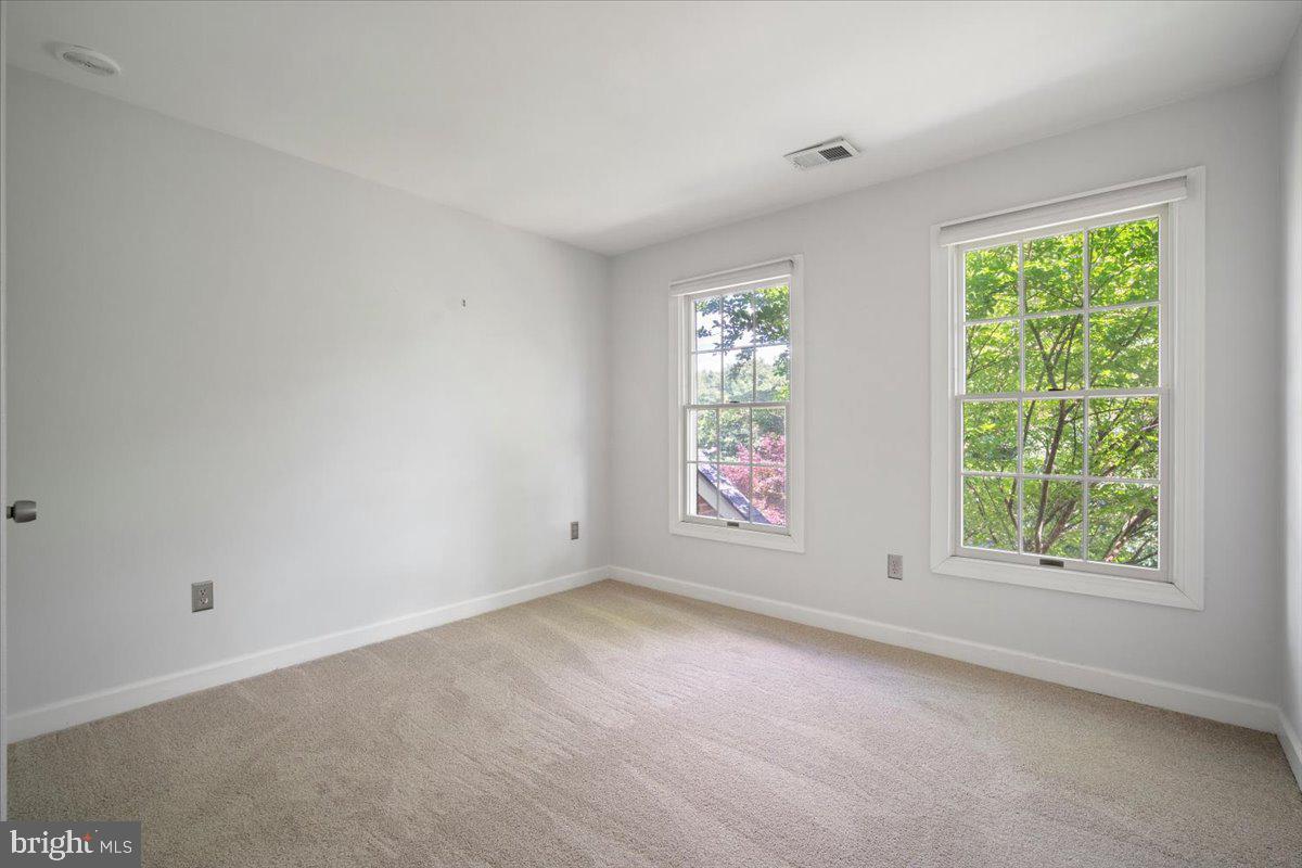 LAYTONSVILLE KNOLLS - Residential