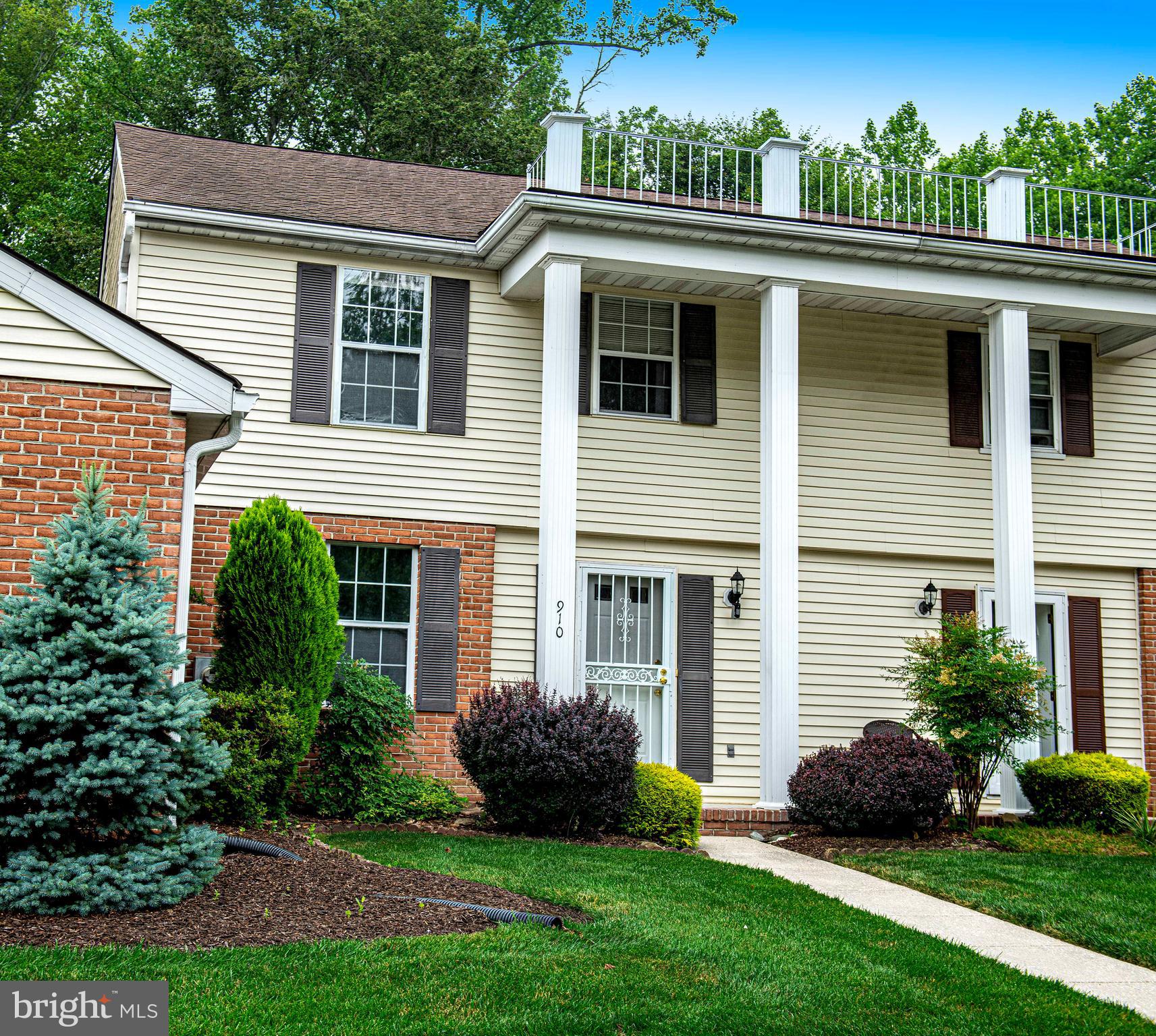 910 CANDLELIGHT COURT