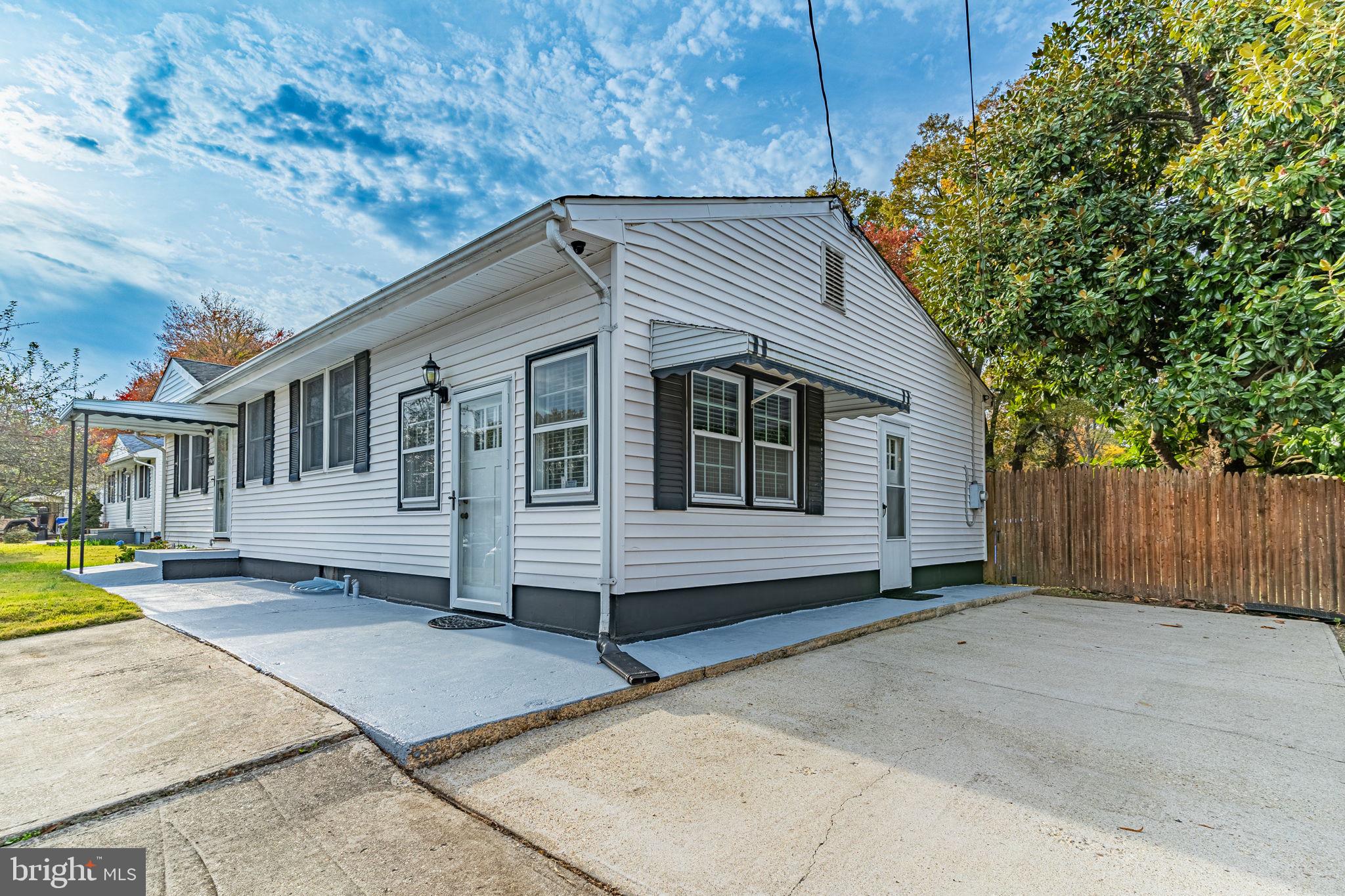 INDIAN HEAD MANOR - Residential