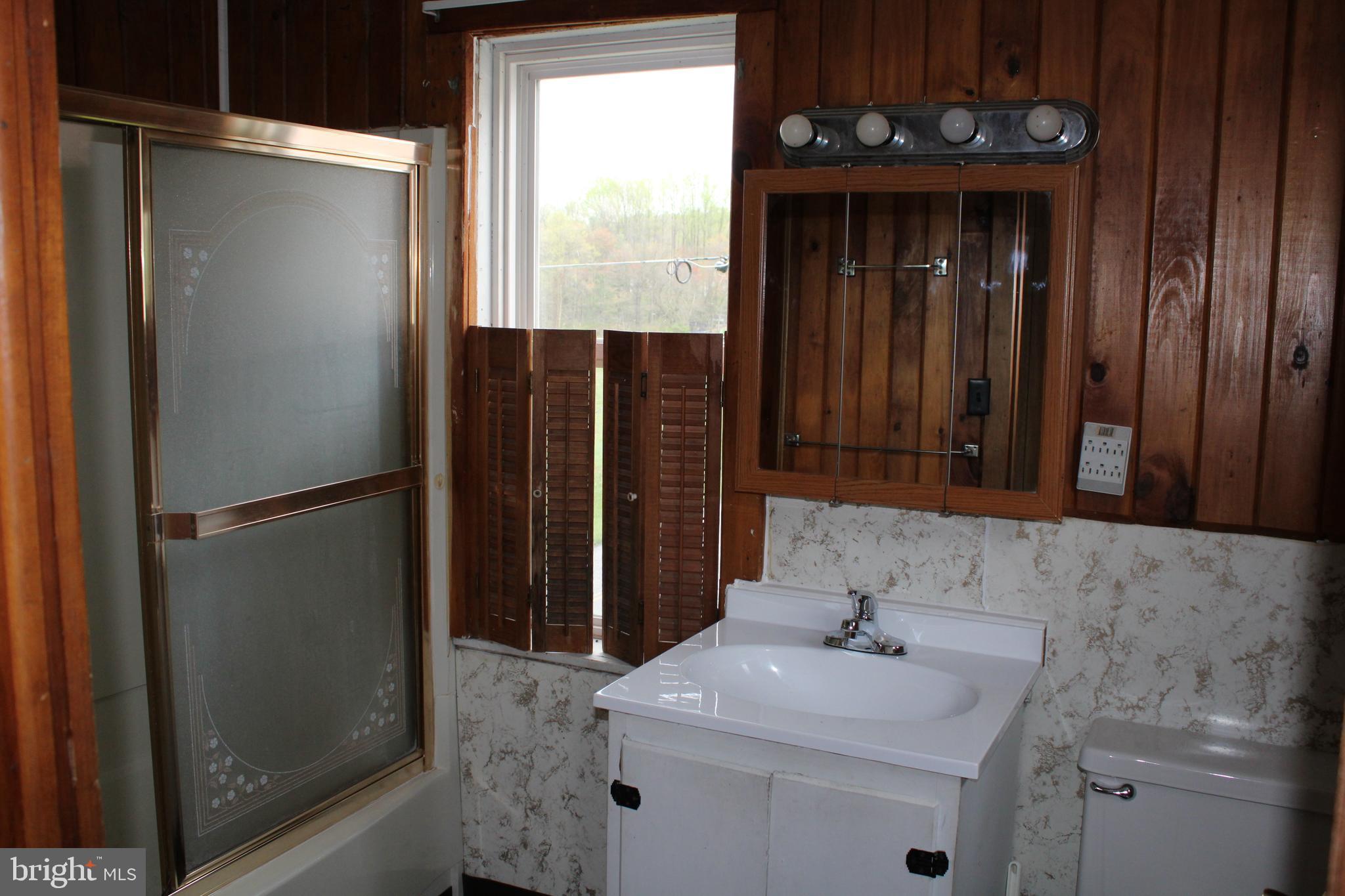 BRECKNOCK TOWNSHIP - Residential Lease