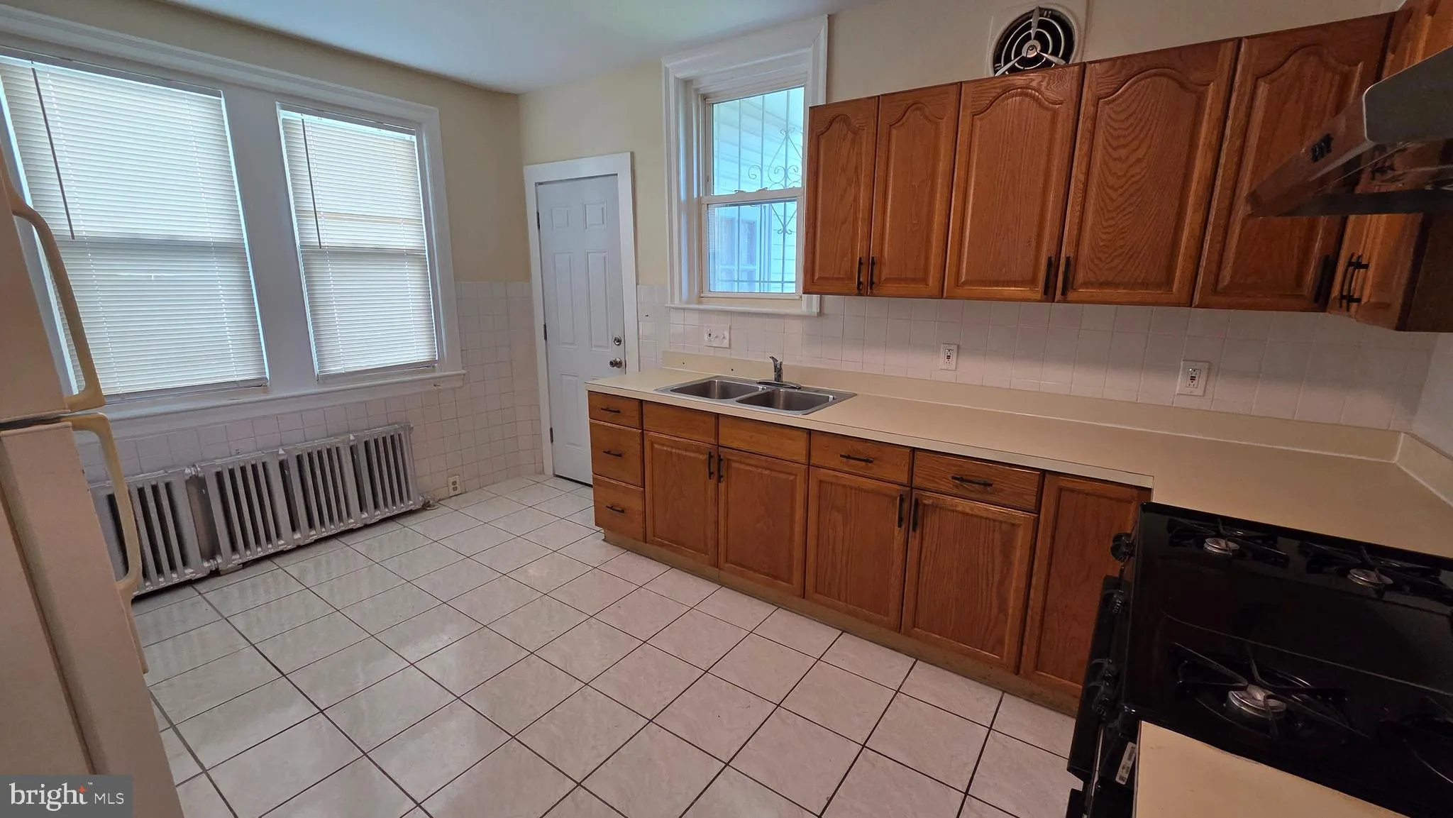 Philadelphia, Pennsylvania 19120, United States, 3 Bedrooms Bedrooms, ,2 BathroomsBathrooms,Residential,Active,229994