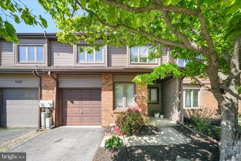 Townhouse For Sale - 5303 Pinehurst Drive<br/> WILMINGTON, DE 19808