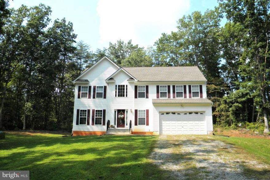 BEAUTIFUL 4 Br, 2BA in serene country setting.  Features open kitchen/living rm.  LARGE master bedroom w/soaking tub.