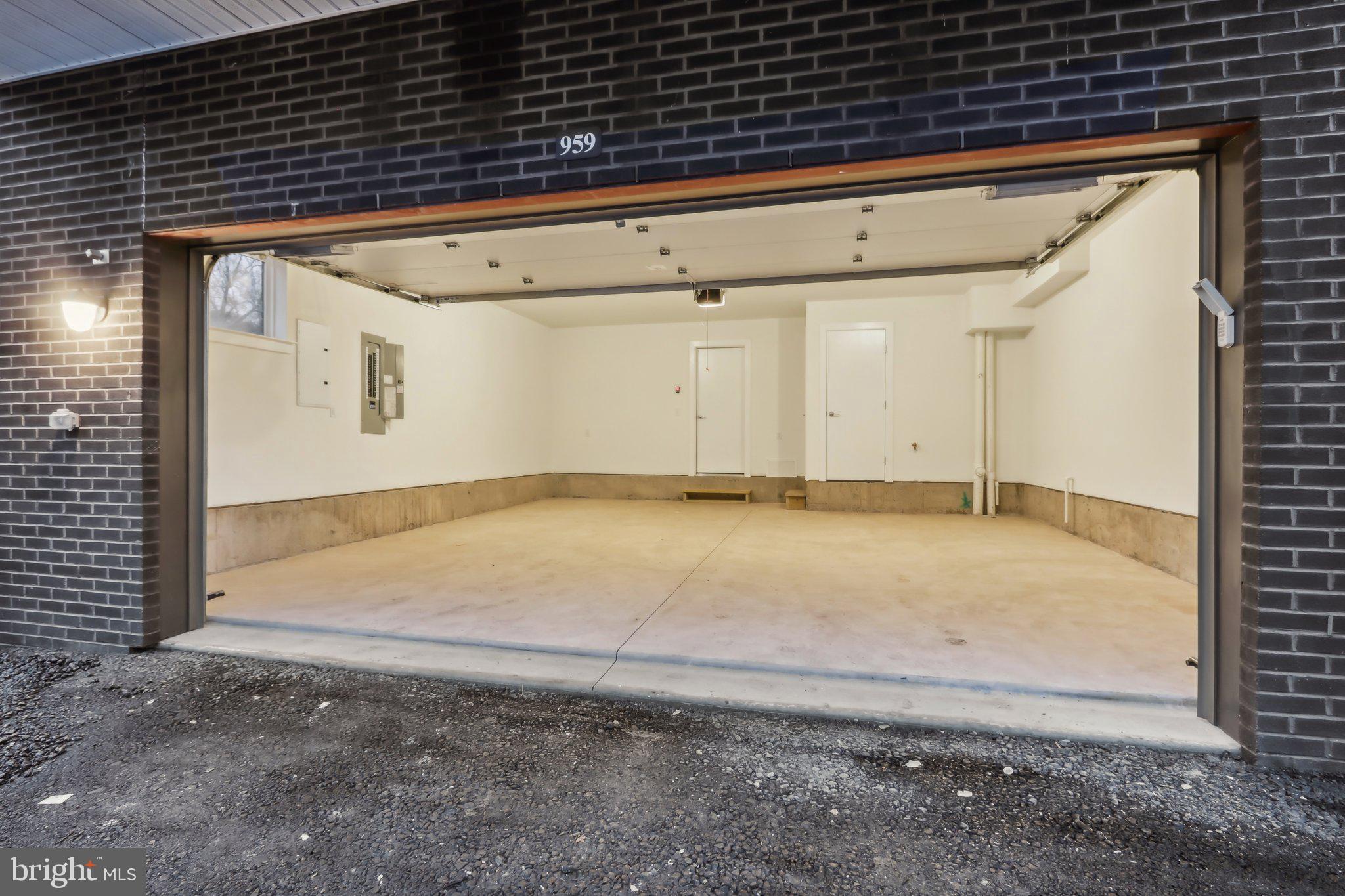 RIVER PLACE - Residential