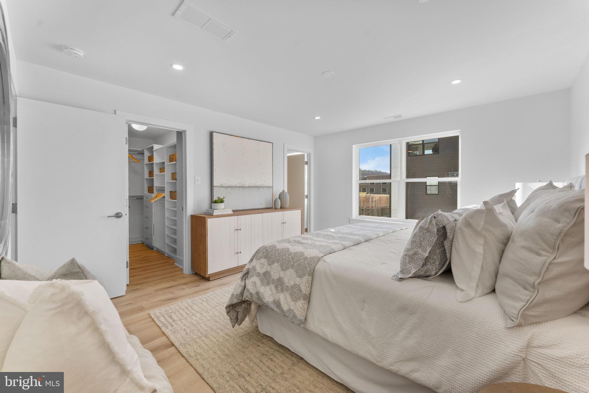 RIVER PLACE - Residential