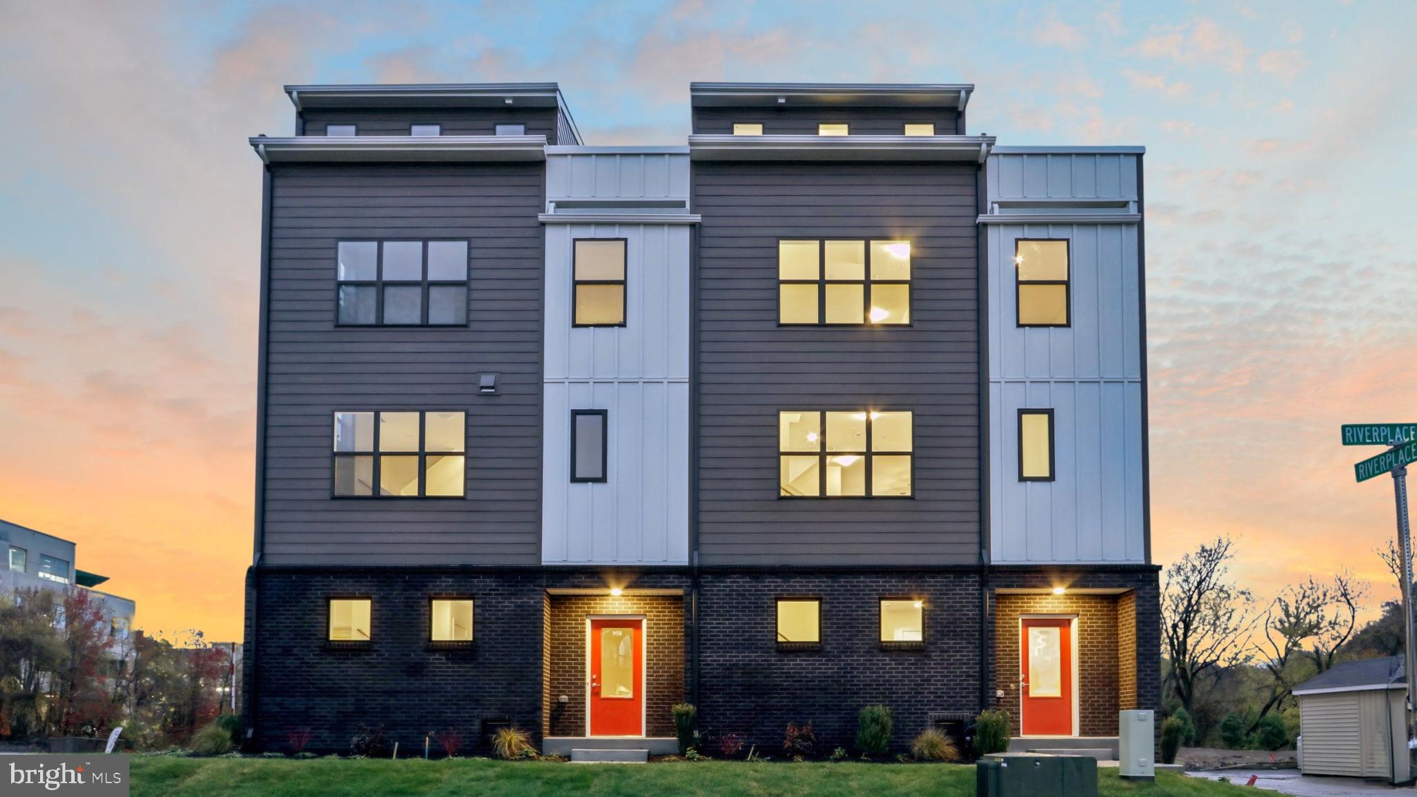 RIVER PLACE - Residential