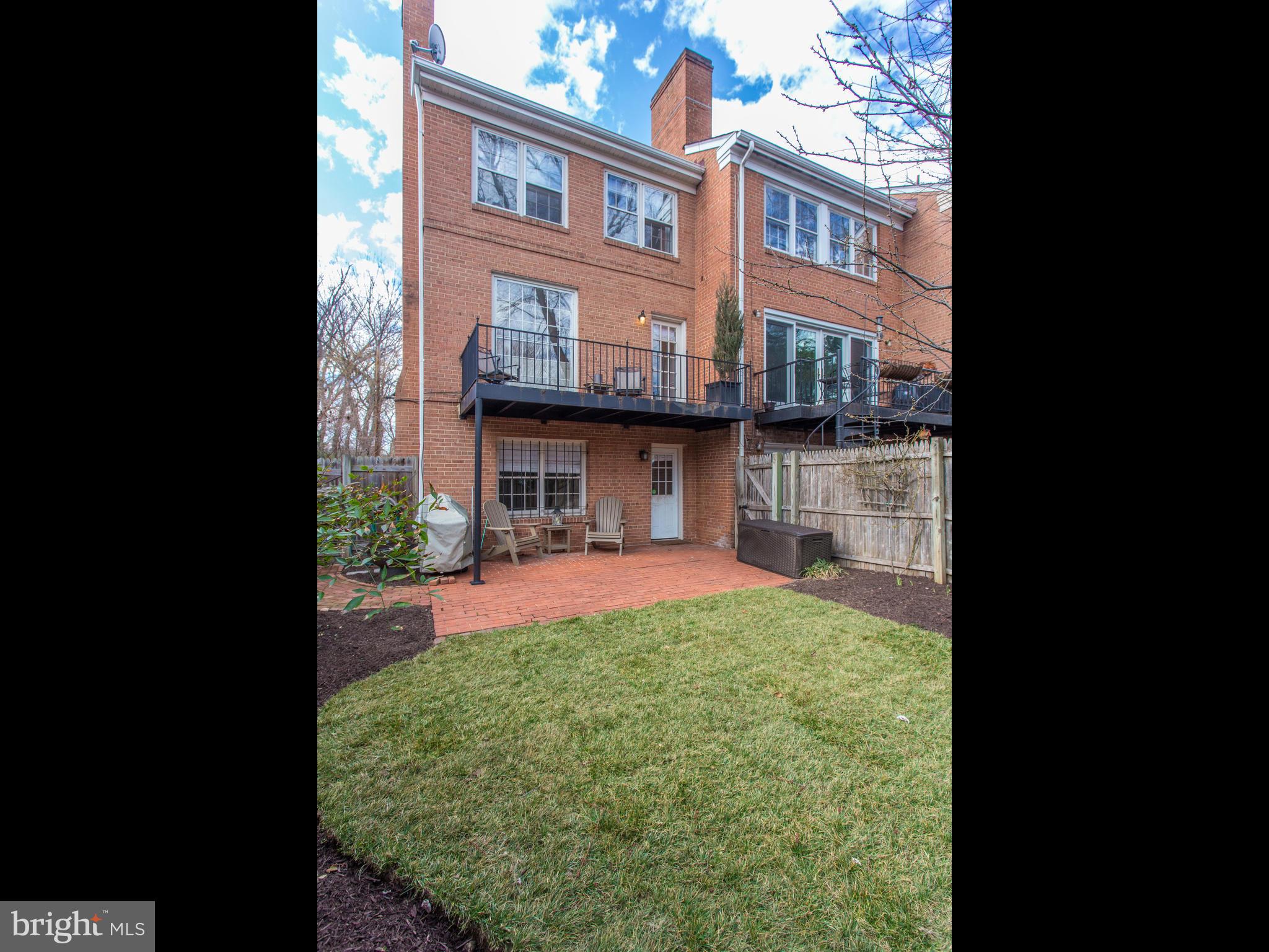 YATES GARDENS - Residential