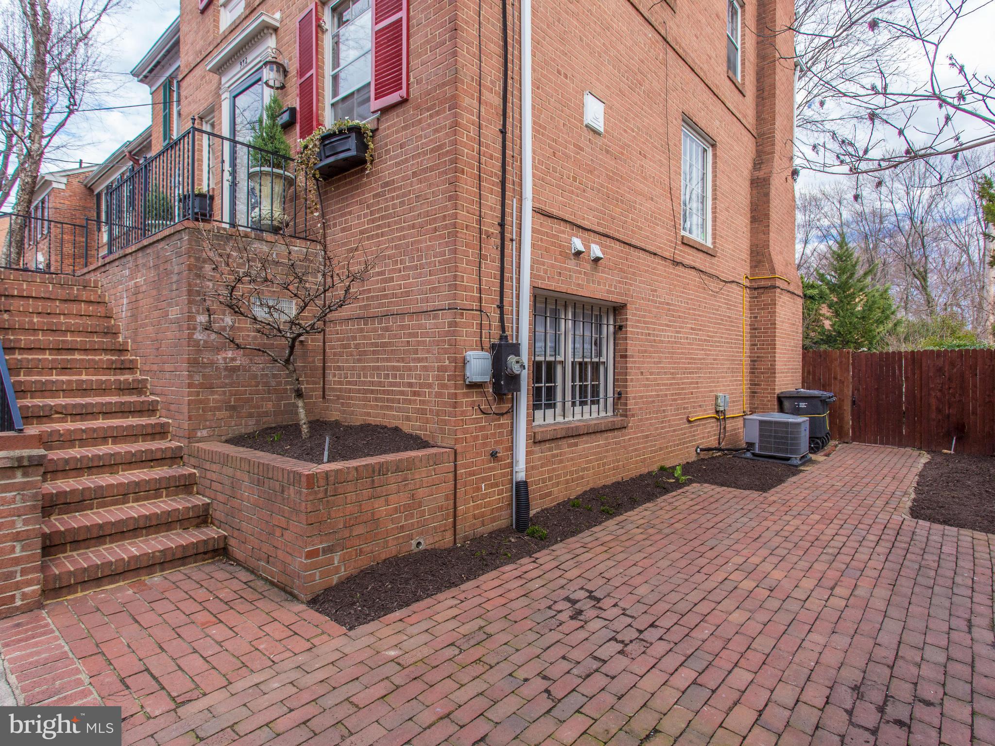 YATES GARDENS - Residential