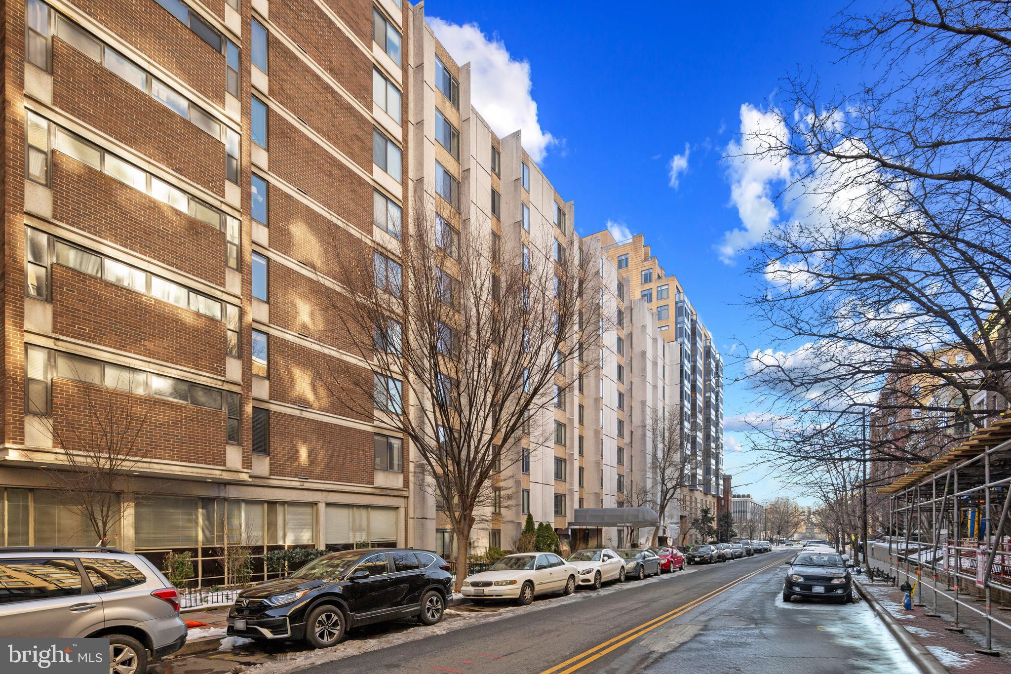 High floor, north facing studio. Pet friendly building. Nestled on a one way connector street between 14th and 15th Street. Front desk service. Roof deck pool. Centrally located between Logan and Dupont Circles. Walk around the corner to be in the center of the Theater District, Restaurant Row and the heart of the night-life. You can’t get more central than this.