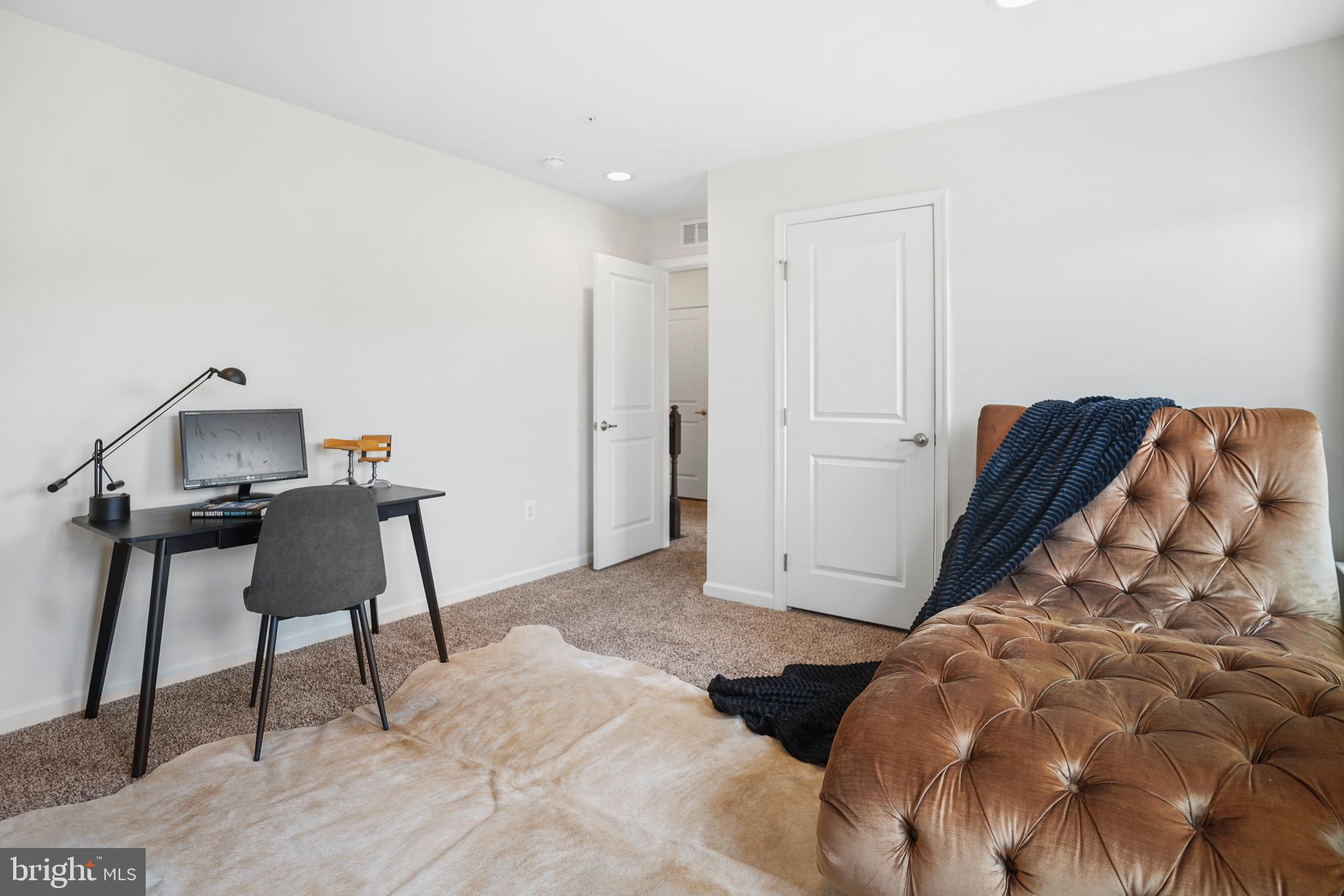 OAK CREEK CLUB - Residential