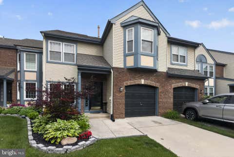 Townhouse For Sale - 6 Hilltop Lane<br/> MEDFORD, NJ 08055